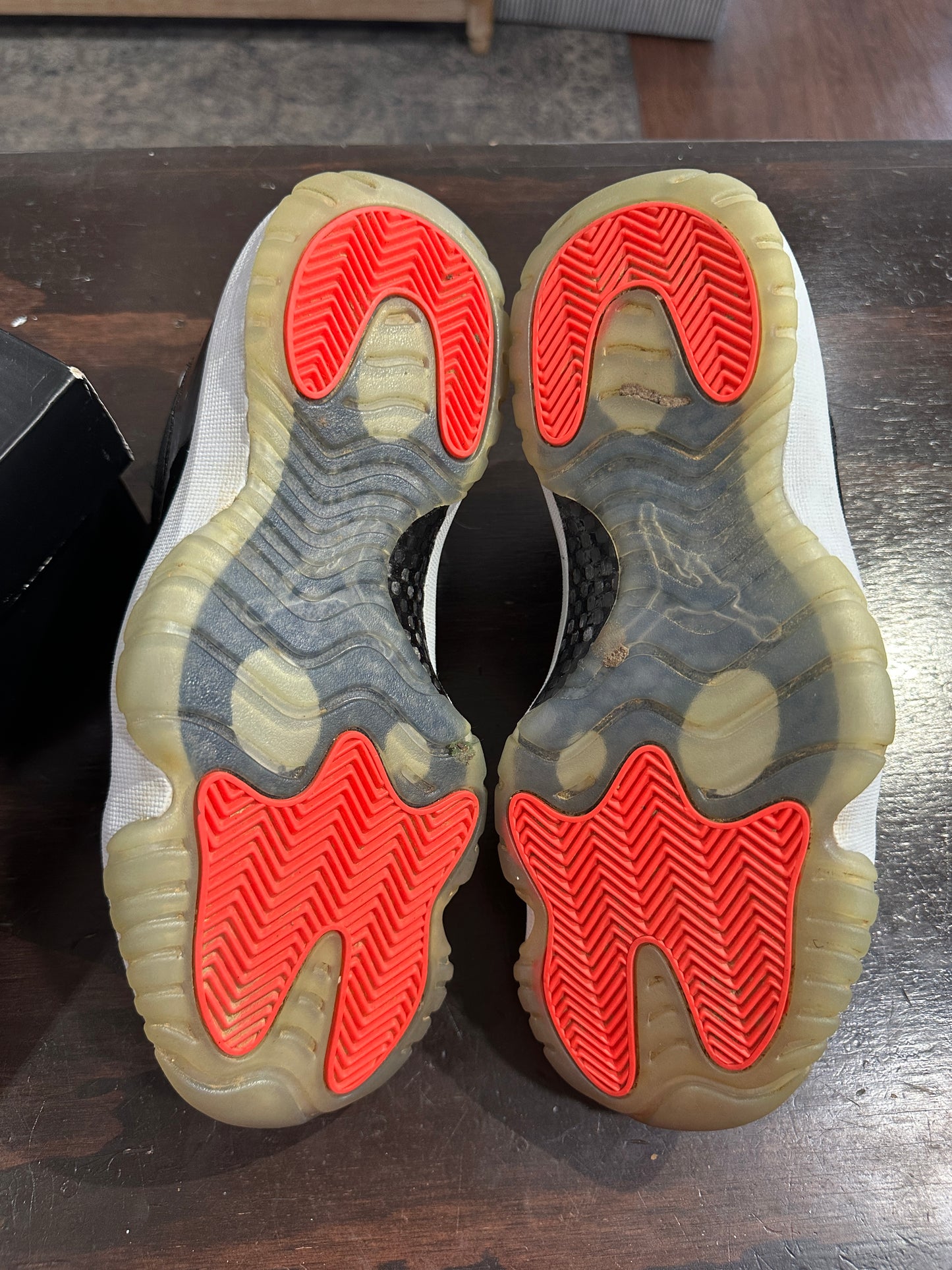 *USED* Air Jordan 11 Low Infrared (Size 8.5)
