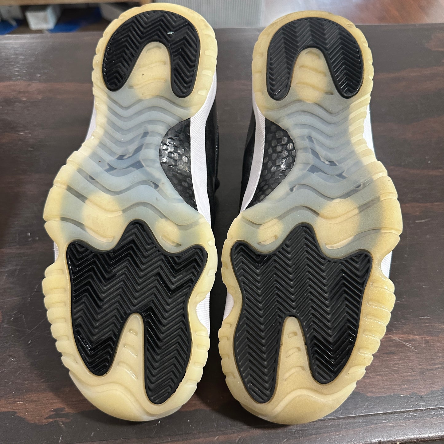*USED* Air Jordan 11 Retro Low Barons (SIZE 9.5)