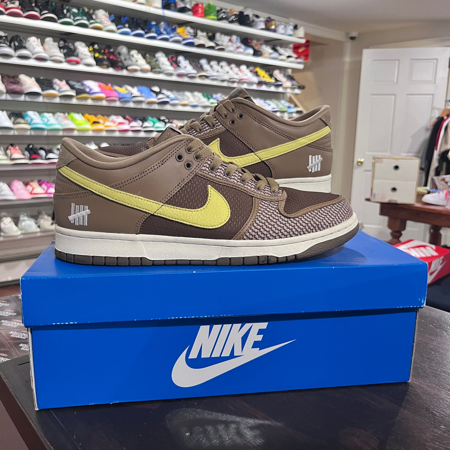 *USED* Nike Dunk Low Undefeated Canteen (size 10.5)