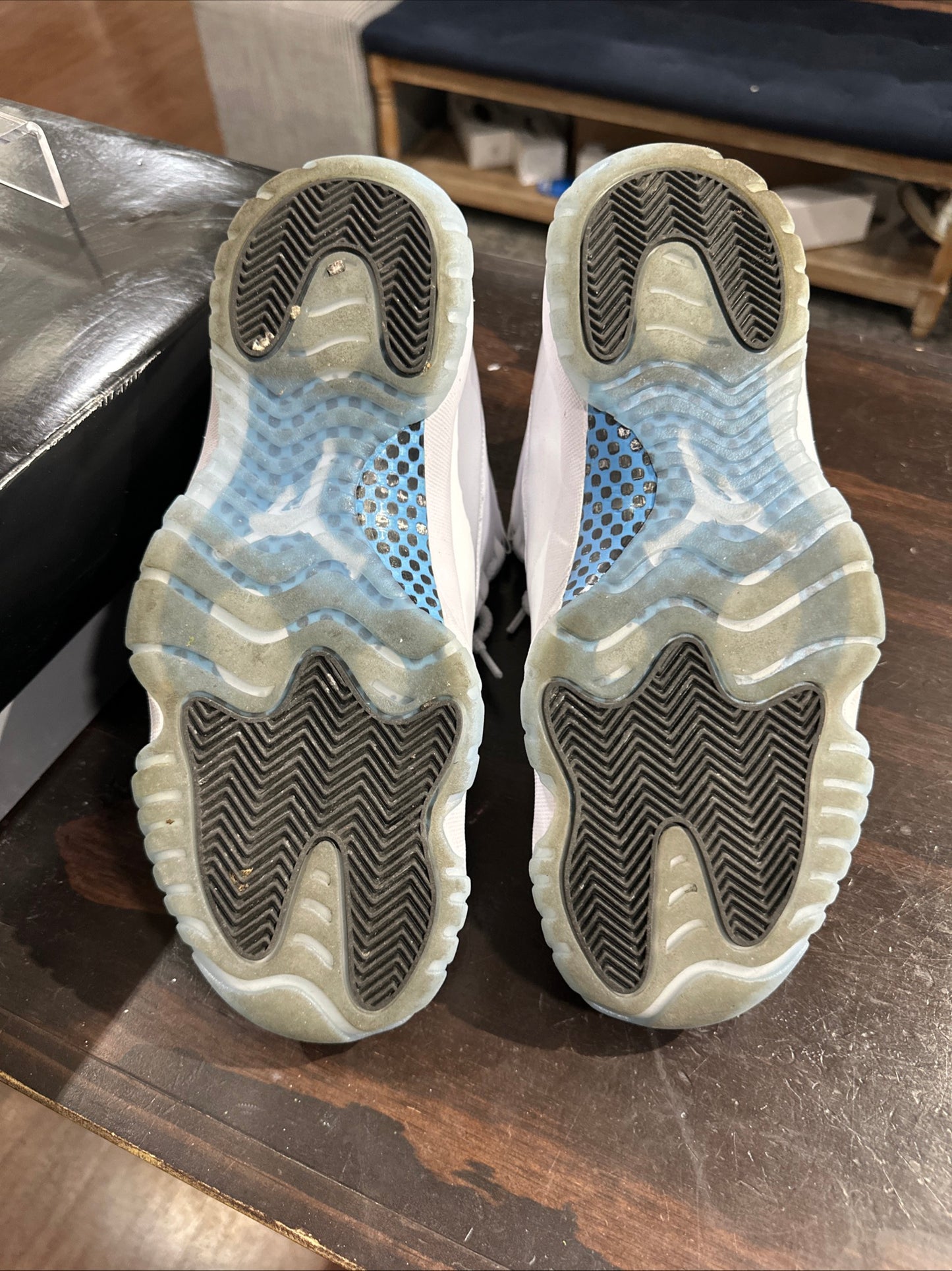 *USED* Jordan 11 Columbia (Size 10)