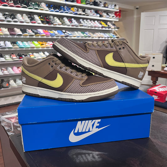 *USED* Nike Dunk Low Undefeated Canteen (size 10.5)
