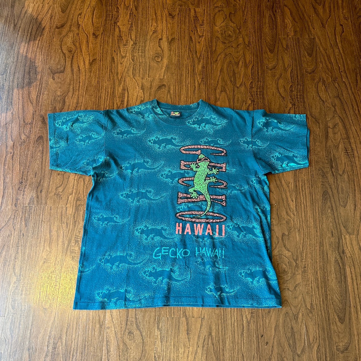 *VINTAGE* Gecko Hawaii All Over Print Graphic Tee (FITS LARGE)