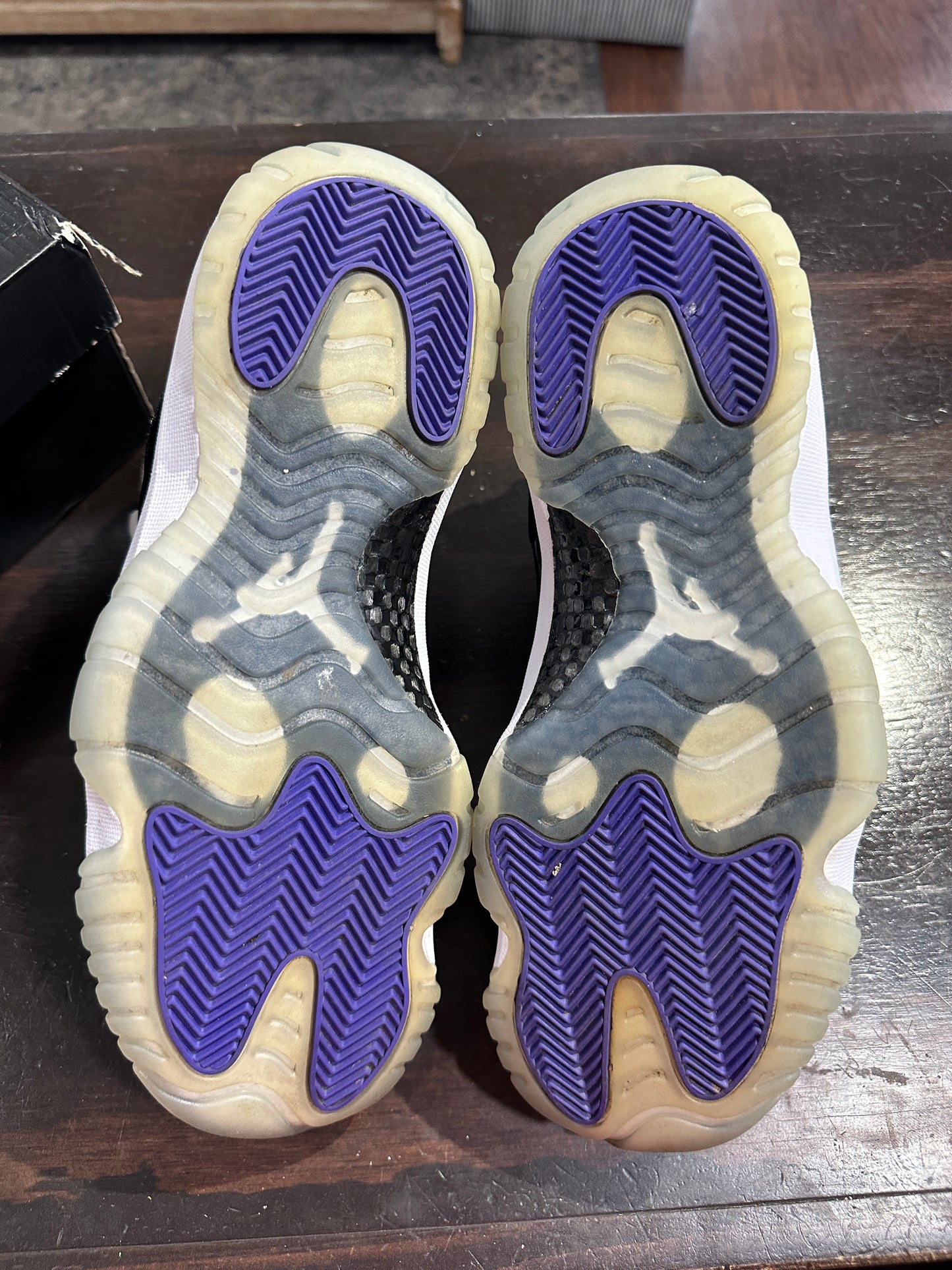 *USED* Air Jordan 11 Low Concords (Size 8.5)