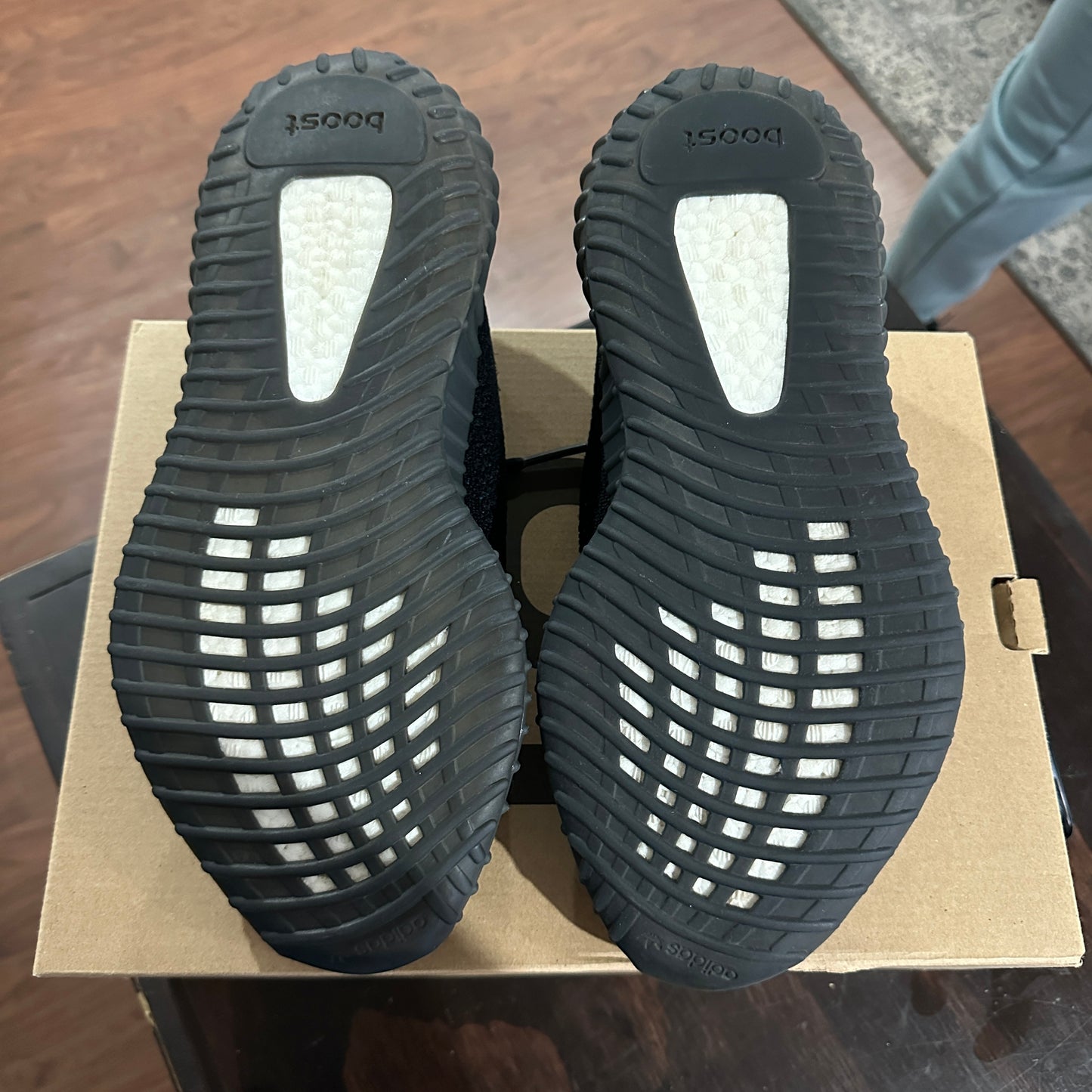 *USED* Yeezy Boost 350 v2 Dazzling Blue (size 9.5)