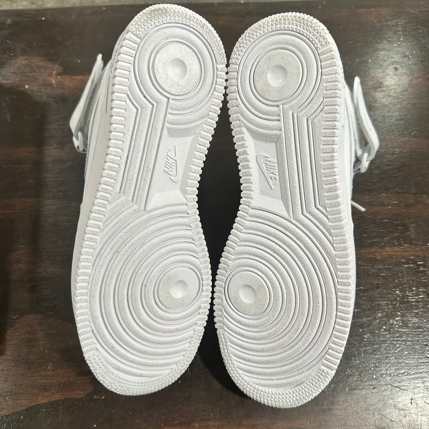 *USED* Nike Air Force 1 Mid 07’ White (SIZE 9)