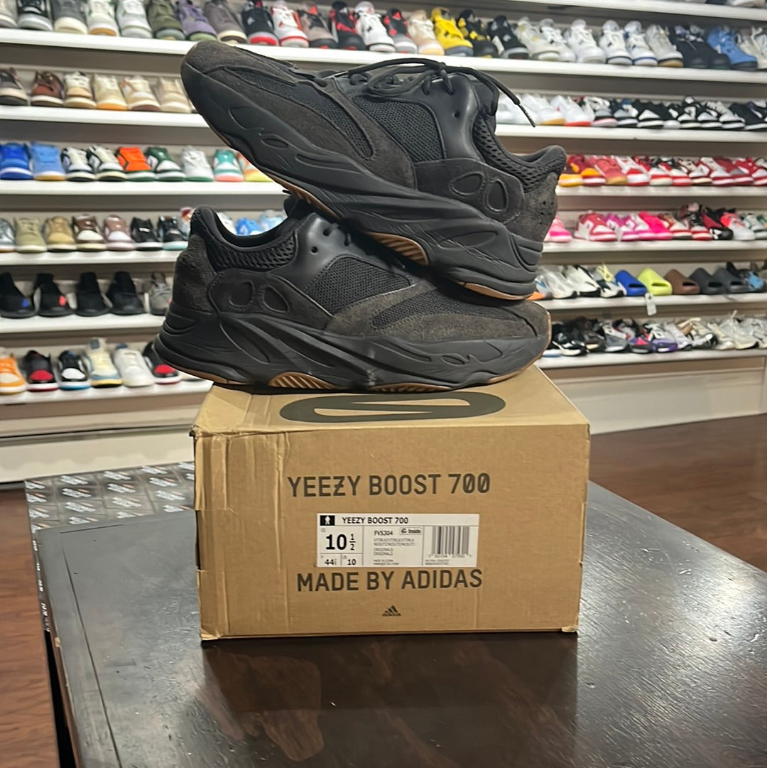 USED* Yeezy 700 Utility Black (SIZE 10.5) Sports Connection USED* Yeezy 700 Utility Black (SIZE 10.5) Sports Connection