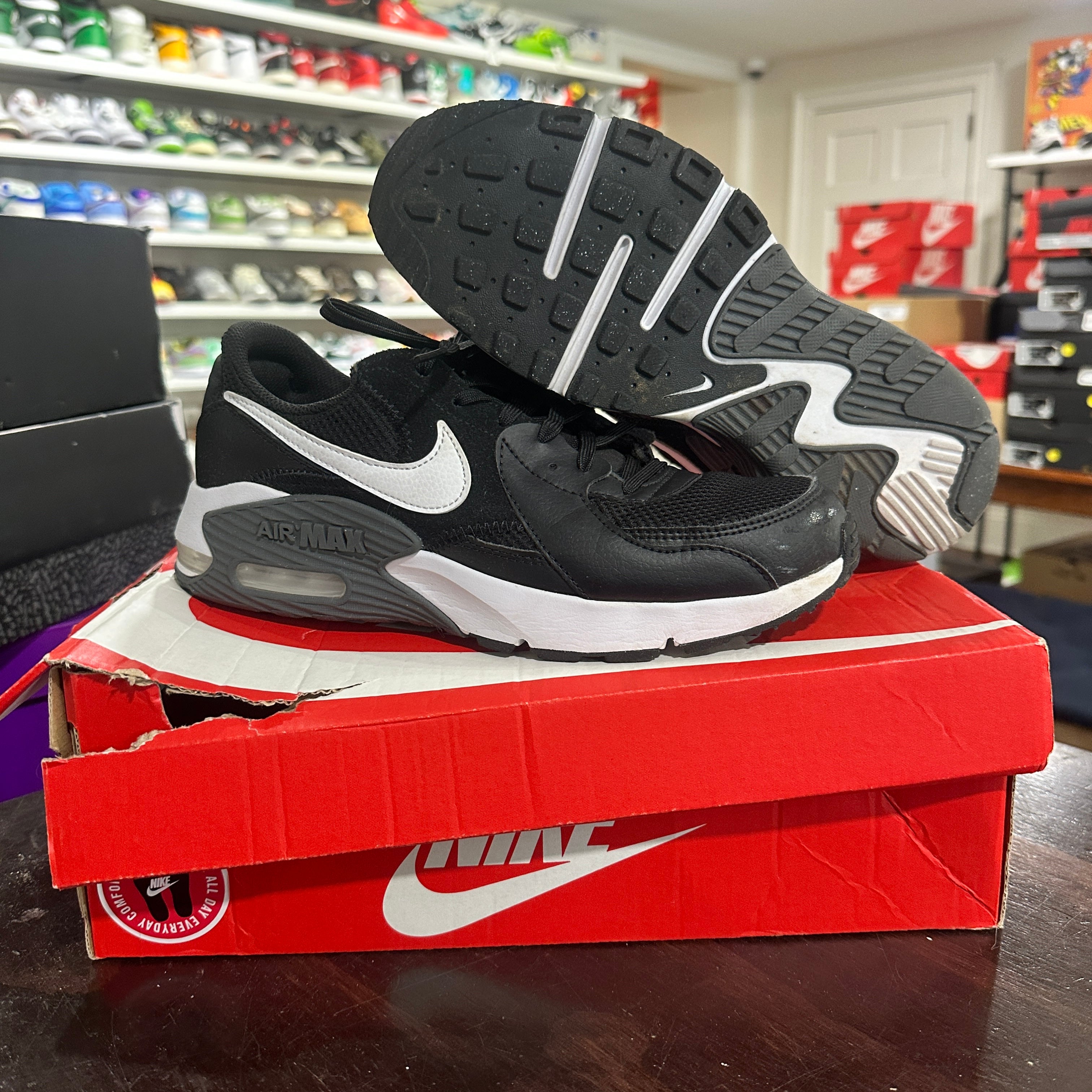 nike air max excee grey black red