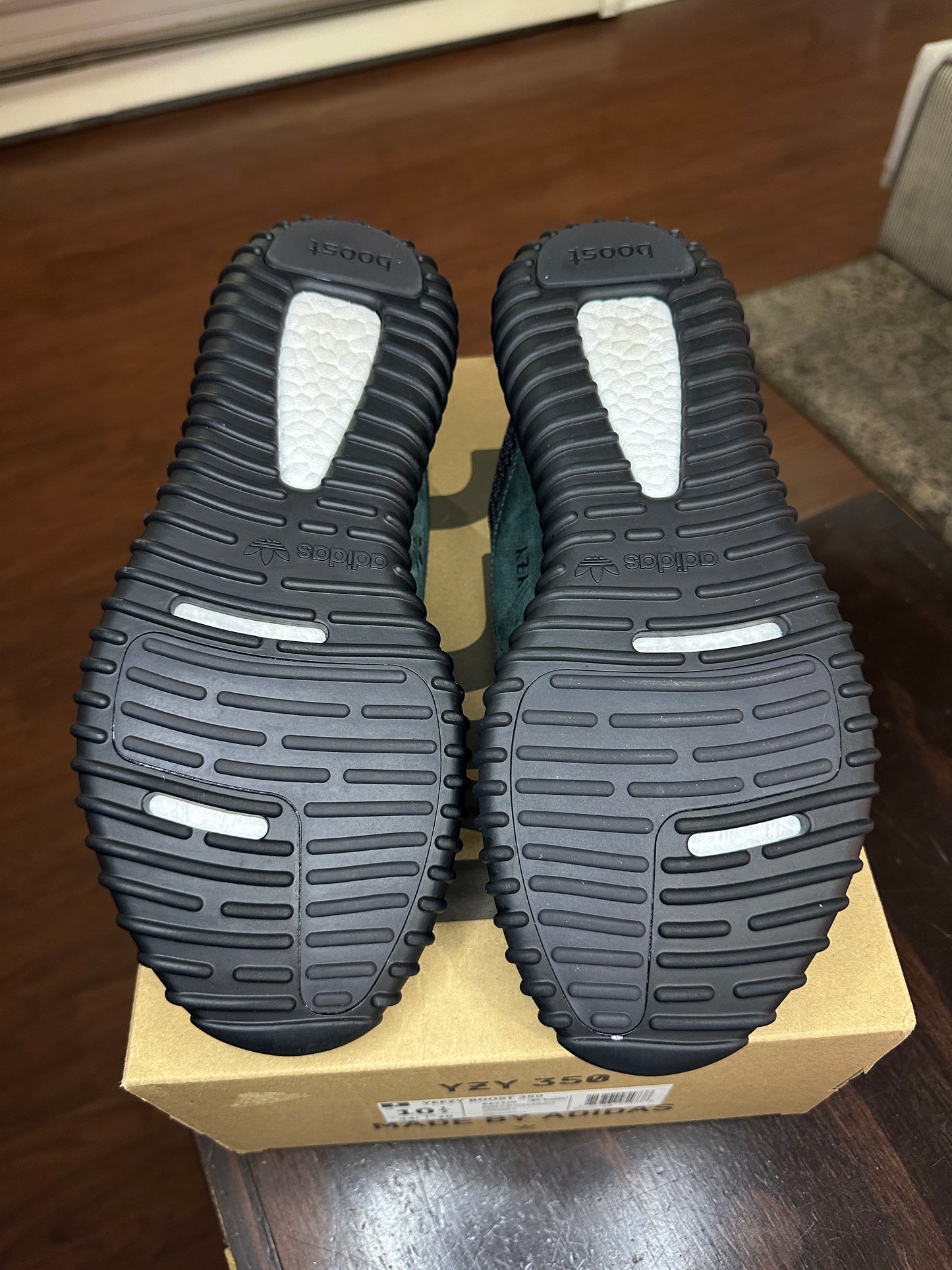 *USED* Yeezy Boost 350 v1 Pirate Black (2023) size 10.5 (VNDS)