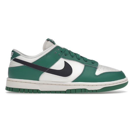 The Nike Dunk Low Lottery Pack Green (Mens) offers a sleek, contemporary look with its vivid green color. Its low-top silhouette and clean lines give you a light and agile feel with superior cushioning. Step out in style and comfort with the Nike Dunk Low Lottery Pack.