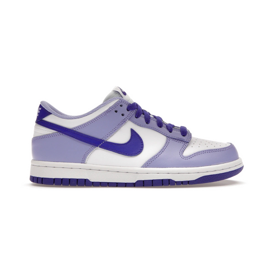 Score big with the (PS) Dunk Low Blue Berry (Pre-School)! Delight your little one with this classic style featuring a vibrant blue upper and crisp white midsole. A timeless look that's sure to bring a smile along with some serious street cred. Get your little one's pair now!