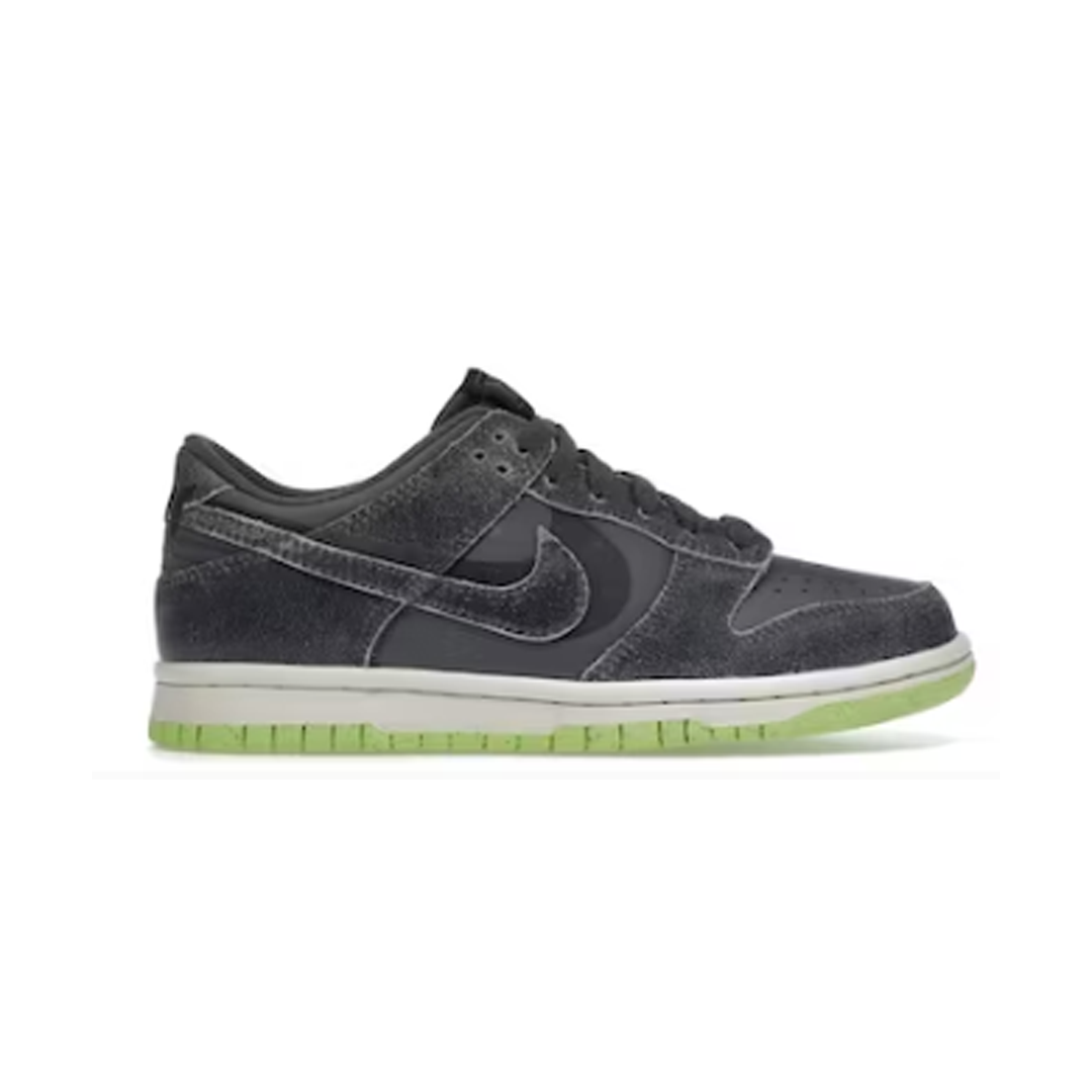 Nike discount Dunk Low Halloween, Size Youth 6.5