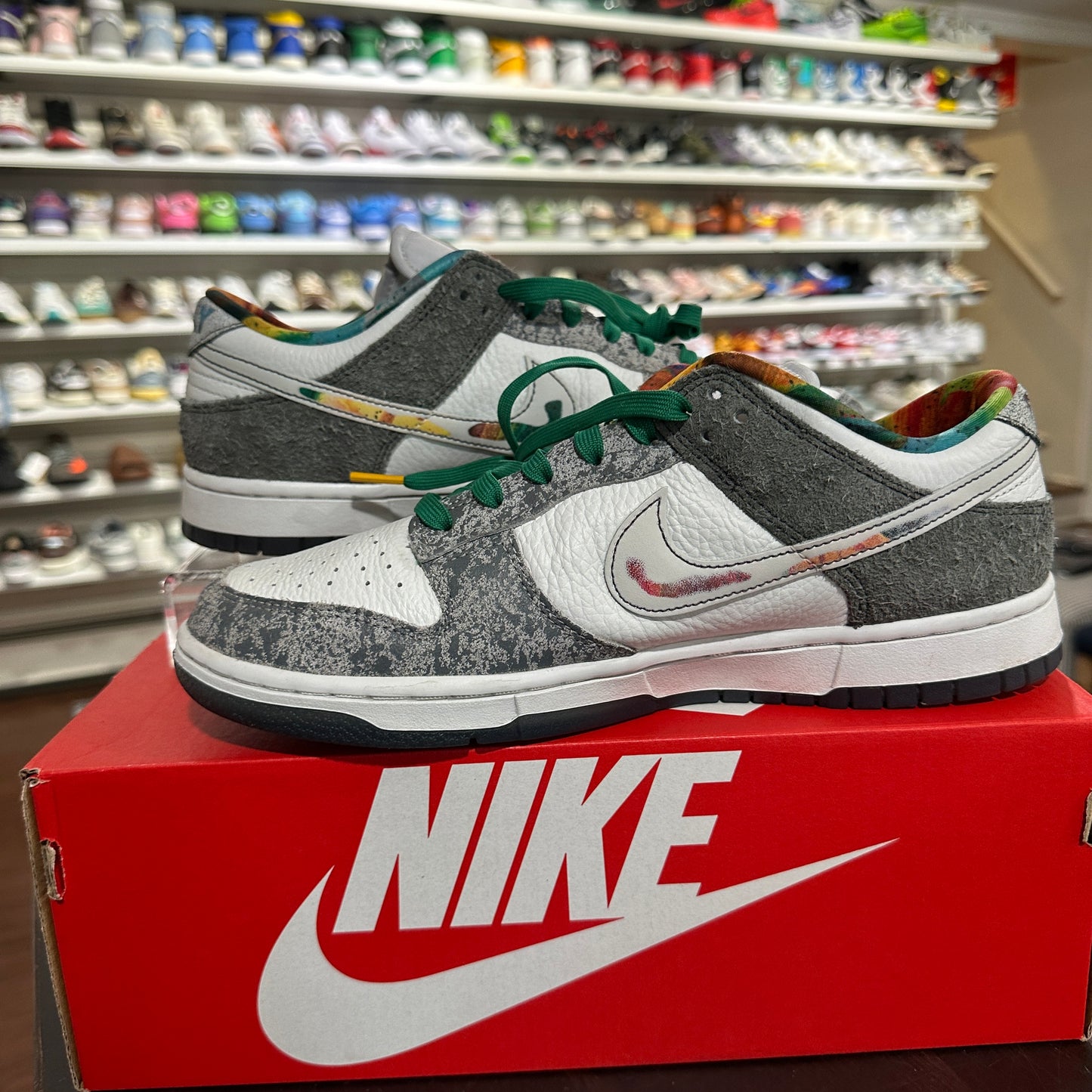 *USED* Nike Dunk Low Philly (size 9)