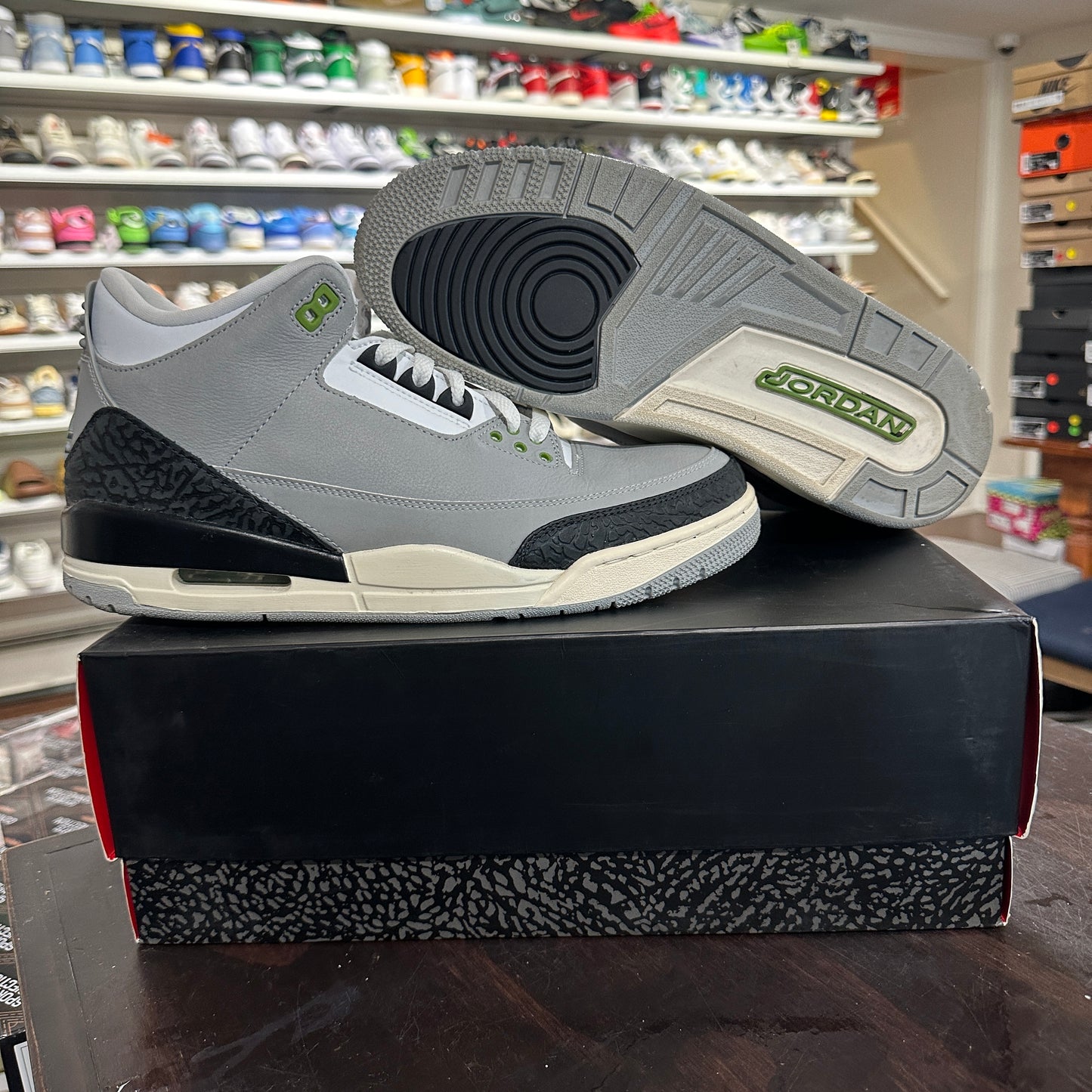 *USED* Jordan 3 Chlorophyll (size 11)