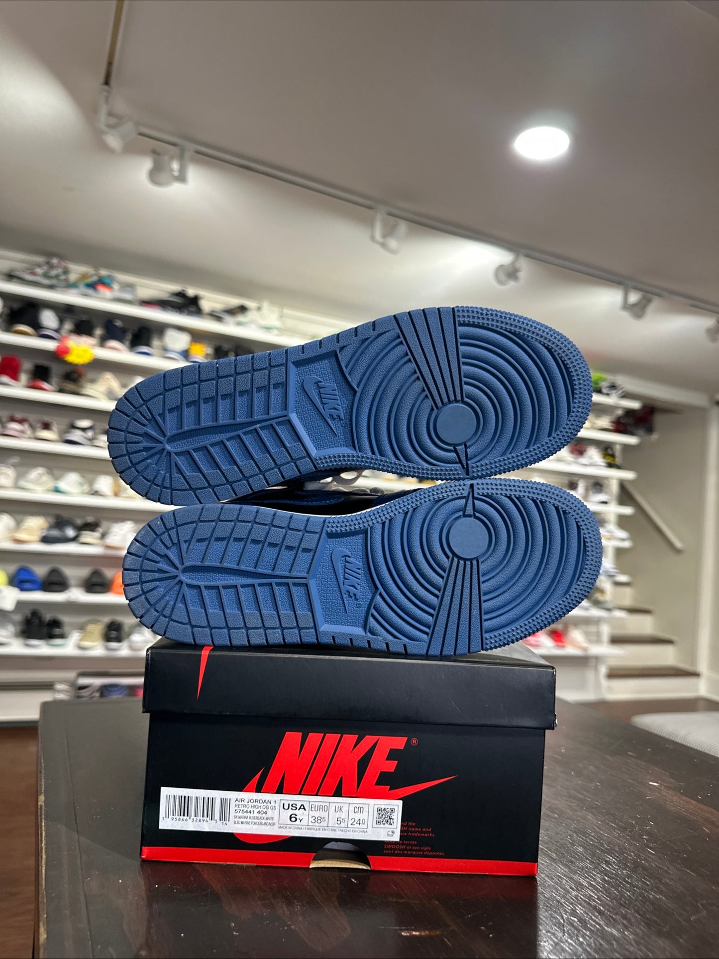 *USED* Jordan 1 Marina Blue (size 6Y)