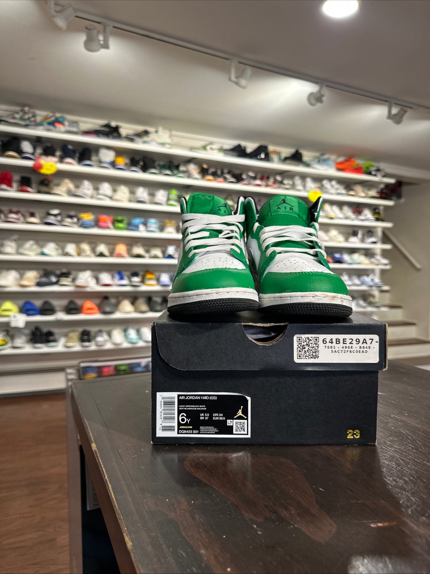 *USED* Jordan 1 Mid Lucky Green (size 6Y)
