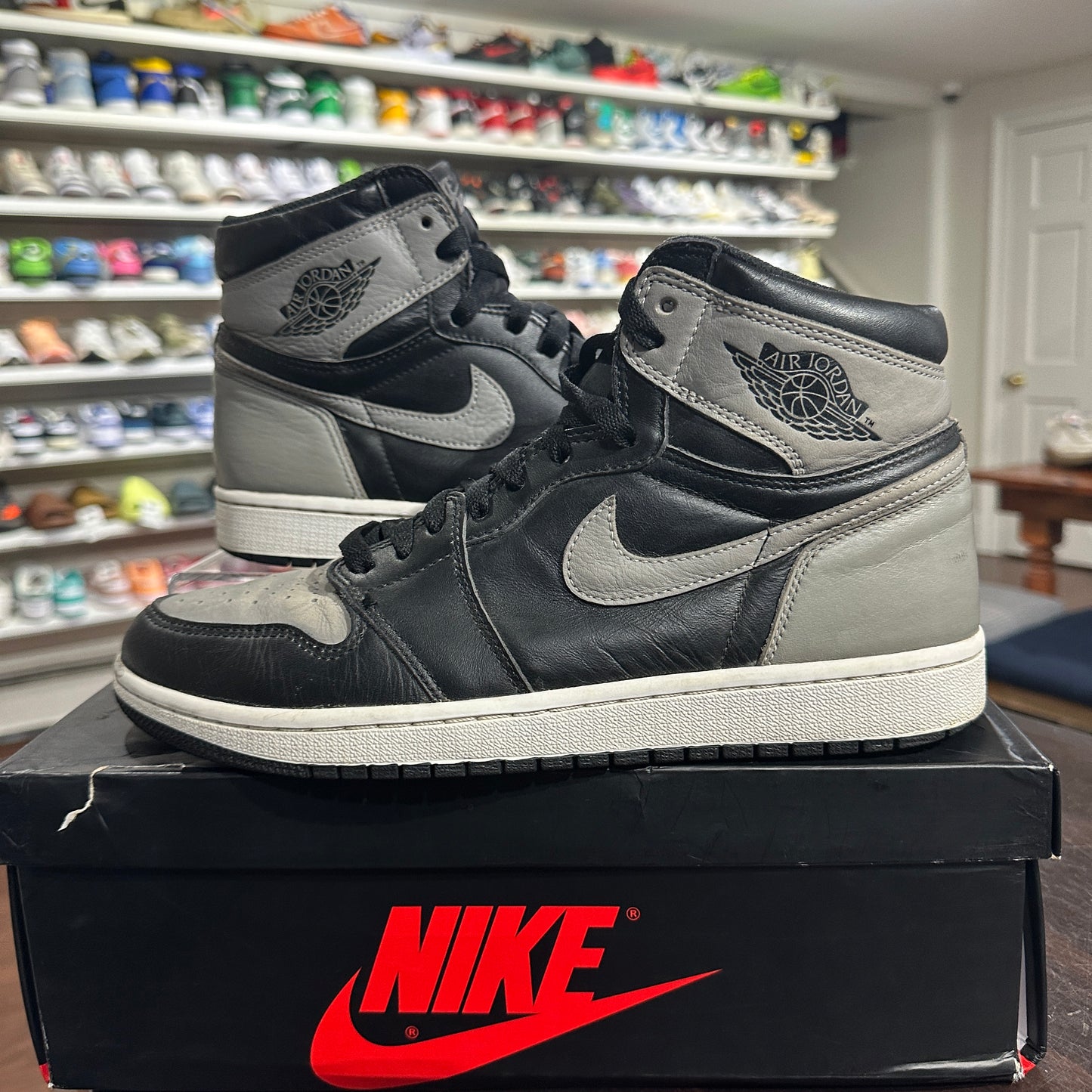 *USED* Jordan 1 Retro Shadow  ( Size 9.5 )