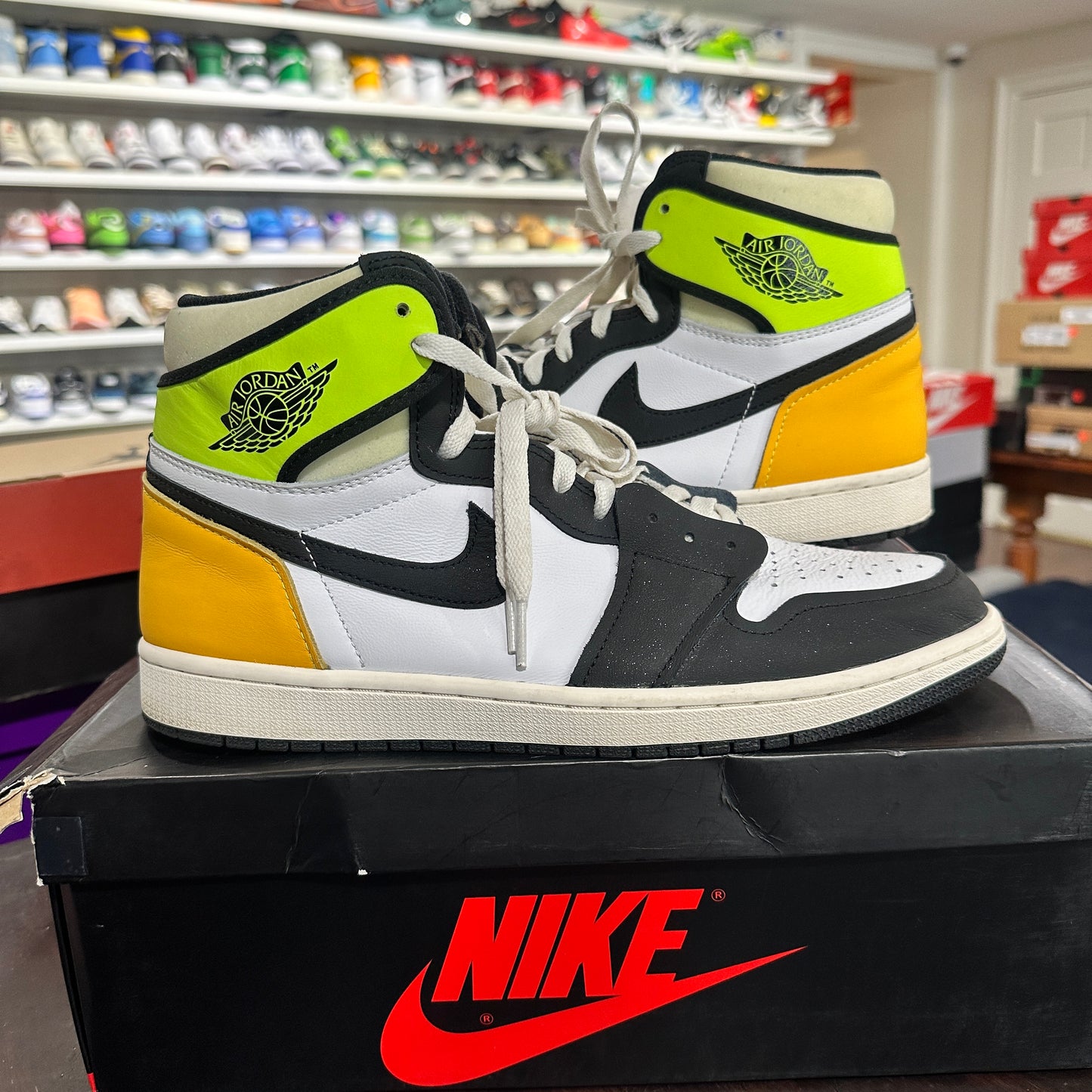 *USED* Jordan 1 Volt (Size 11)