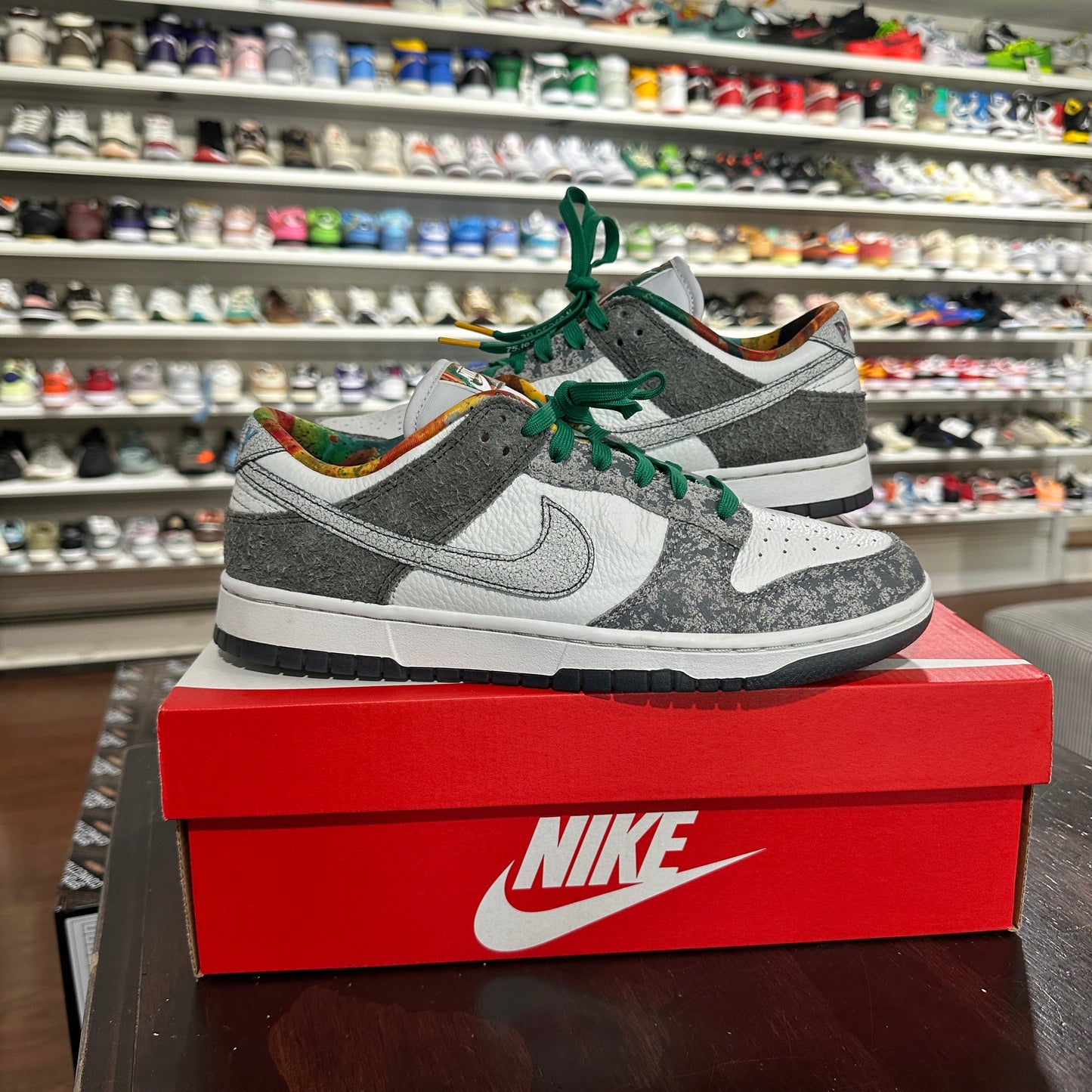 *USED* Nike Dunk Low Philly (size 9)