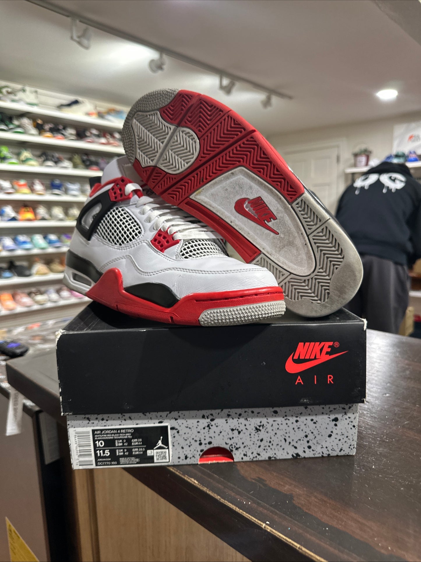 *USED* Jordan 4 Fire Red (size 10)