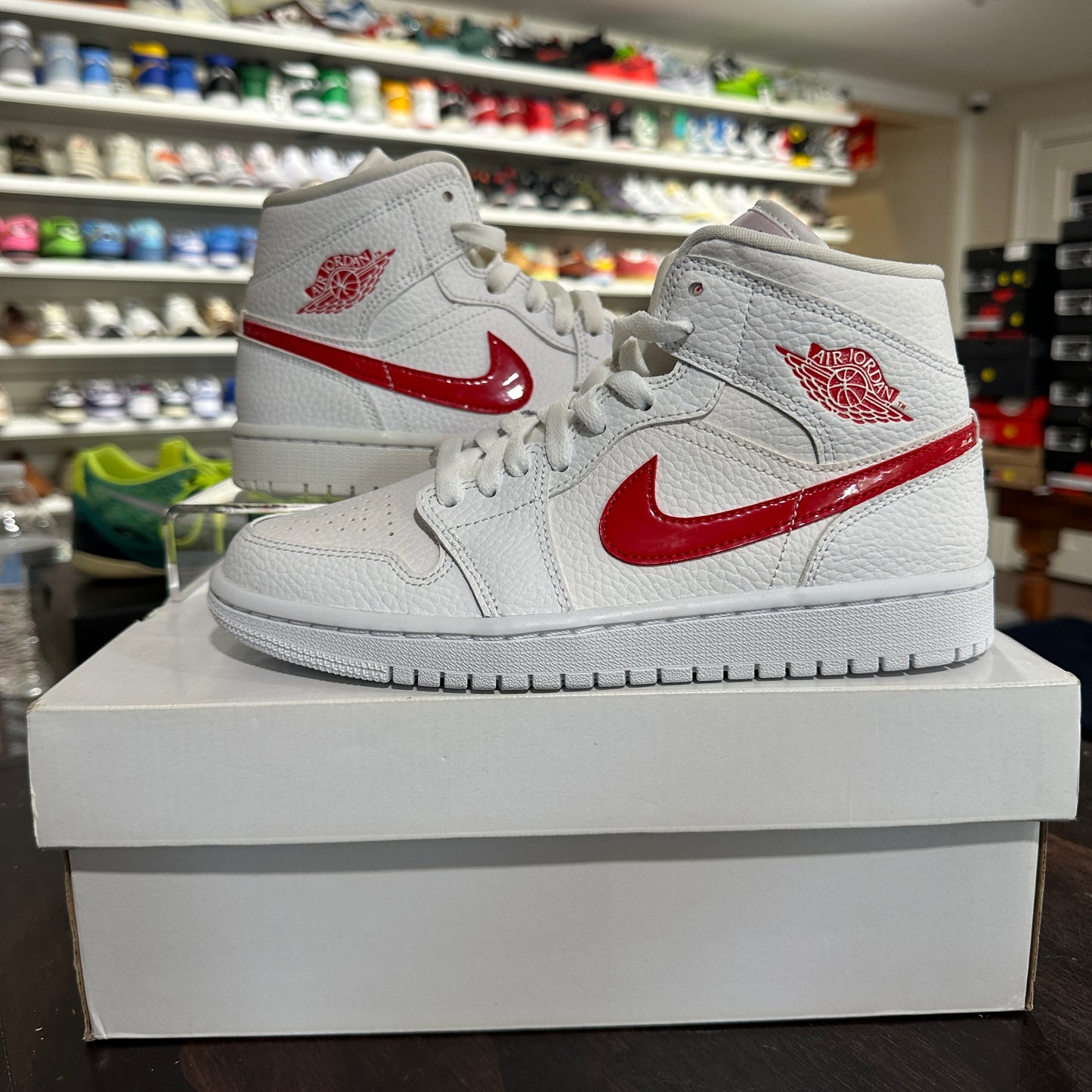 *NEW WITH DEFECTS*Jordan 1 Mid White University Red (Size 5Y)