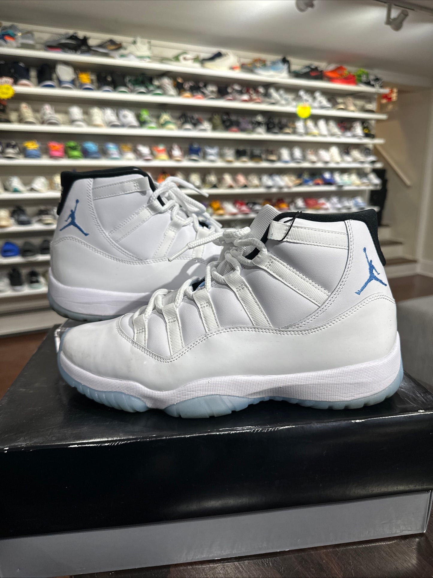 *USED* Jordan 11 Columbia (Size 10)