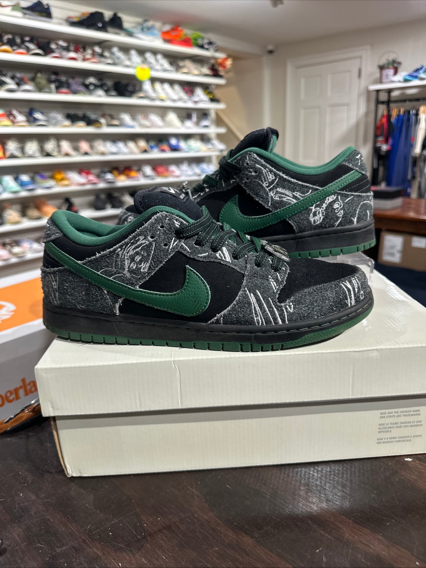 *USED* Nike SB Dunk Low There Skateboards (Size 8.5)