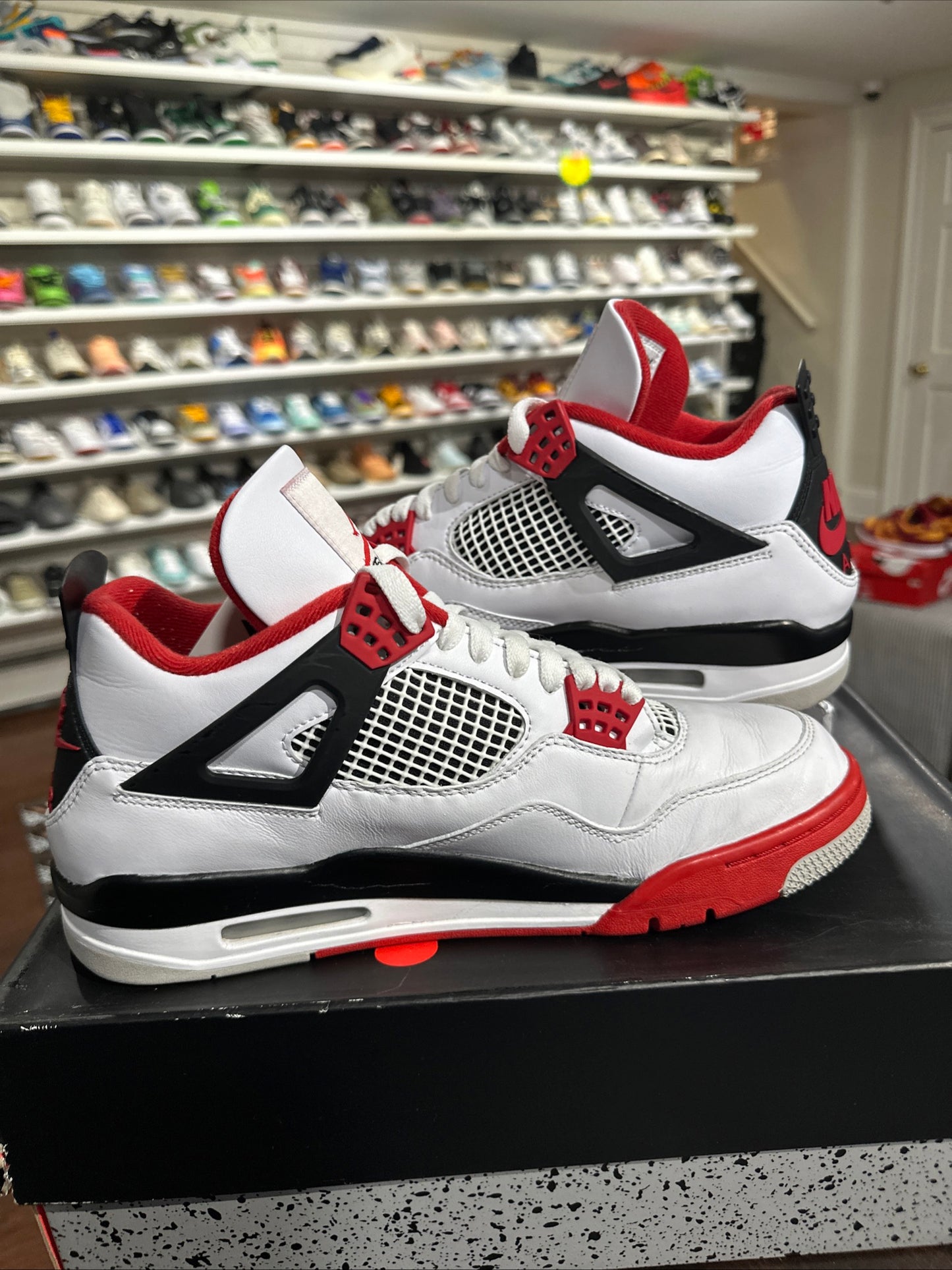*USED* Jordan 4 Fire Red (size 10)
