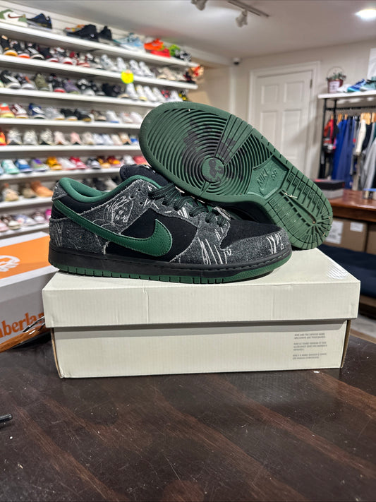 *USED* Nike SB Dunk Low There Skateboards (Size 8.5)