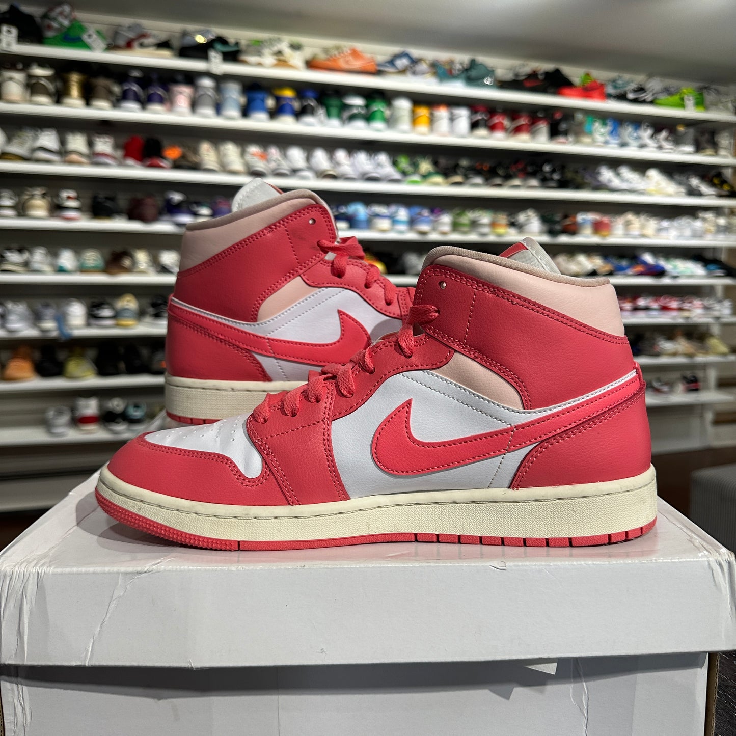 *USED* Jordan 1 Mid Strawberries and Cream (Size 9.5)