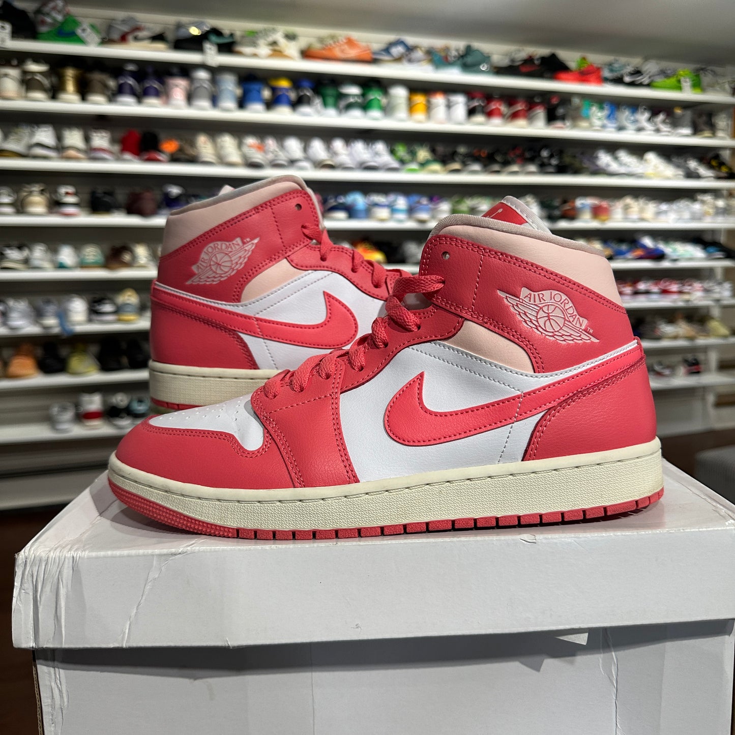 *USED* Jordan 1 Mid Strawberries and Cream (Size 9.5)