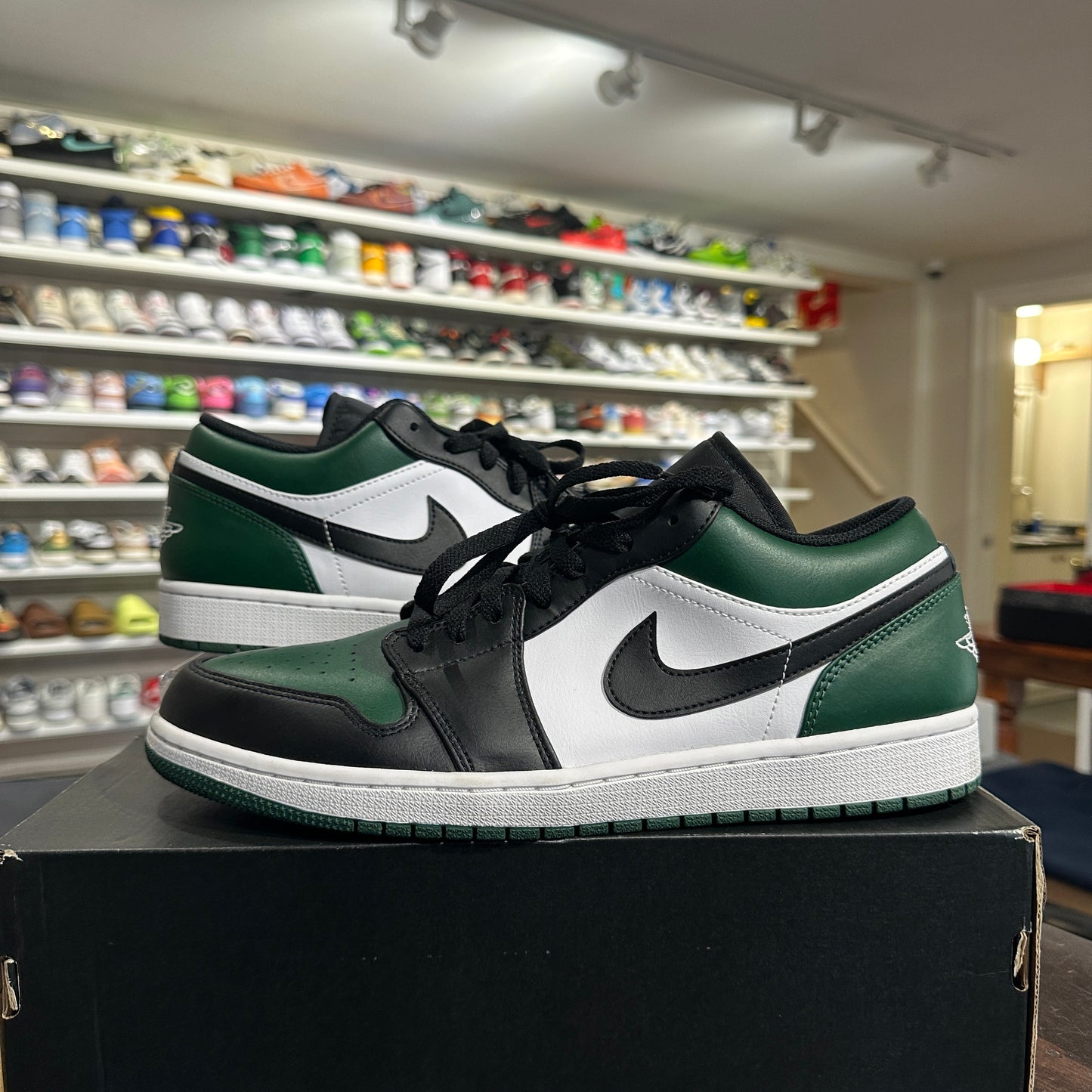 *USED* Air Jordan 1 Low Green Toe (SIZE 11.5)