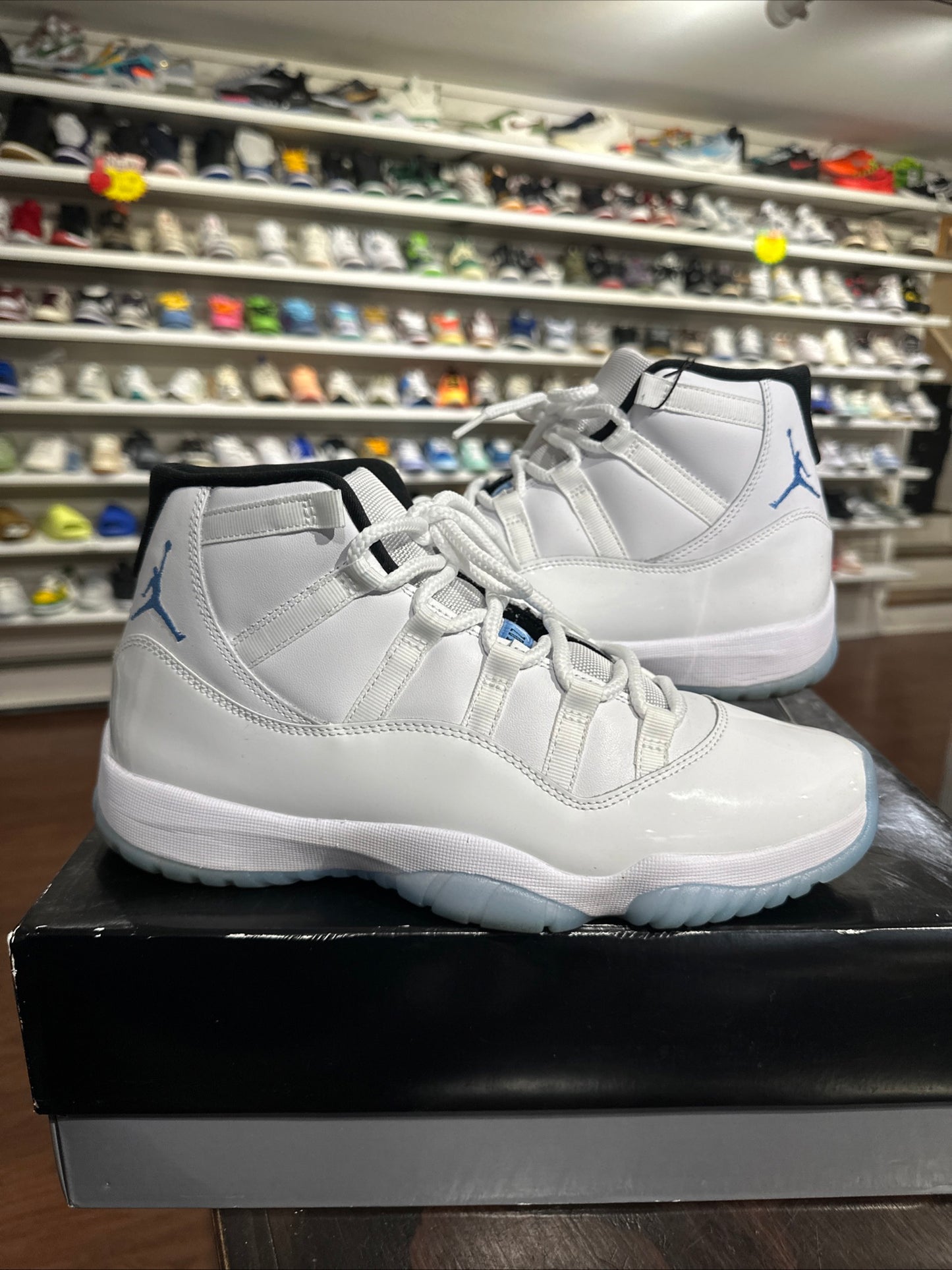 *USED* Jordan 11 Columbia (Size 10)
