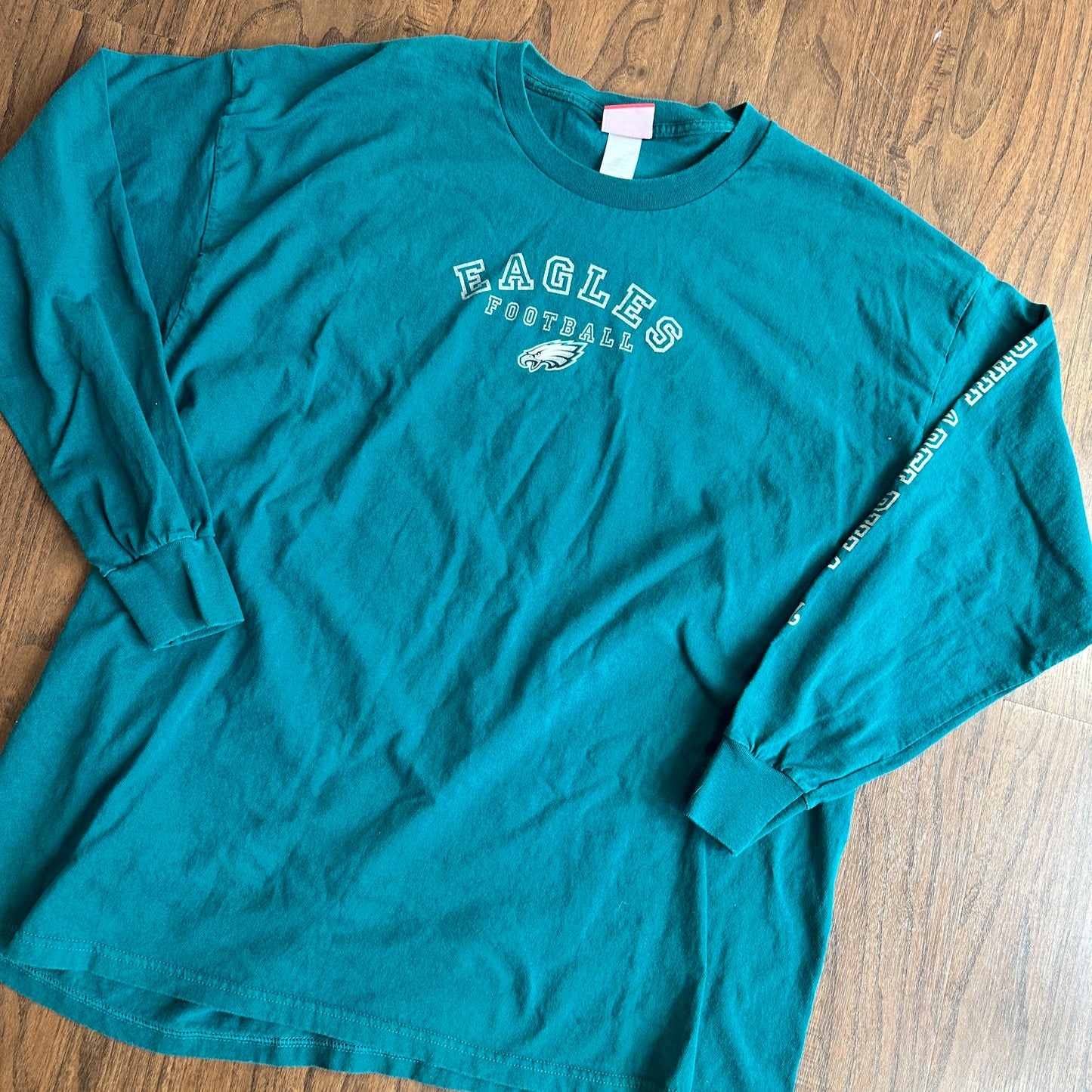 *VINTAGE* Eagles NFL  Green Long Sleeve Tee (FITS MEDIUM)