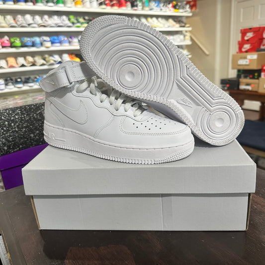 *USED* Nike Air Force 1 Mid 07’ White (SIZE 9)