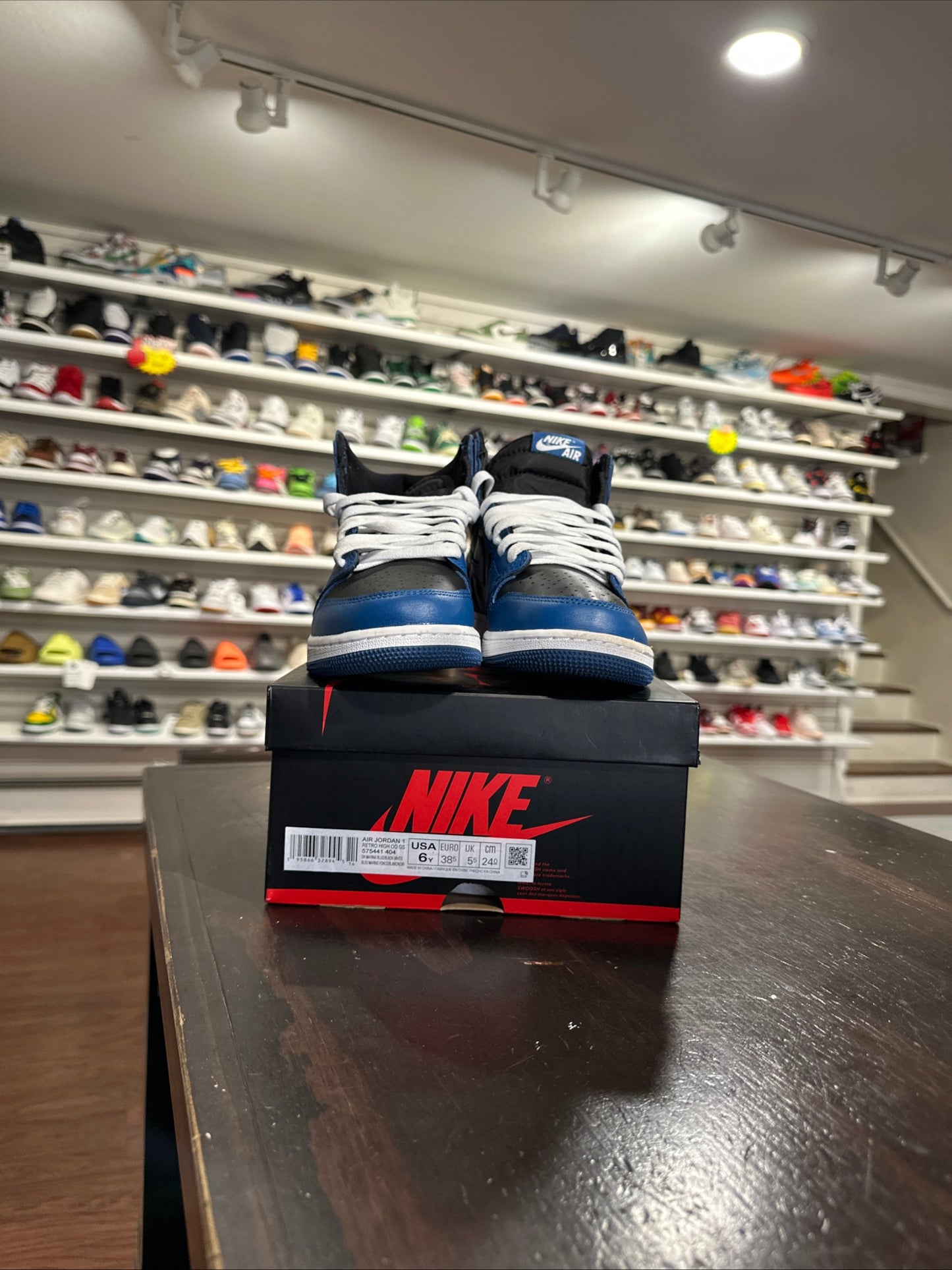 *USED* Jordan 1 Marina Blue (size 6Y)
