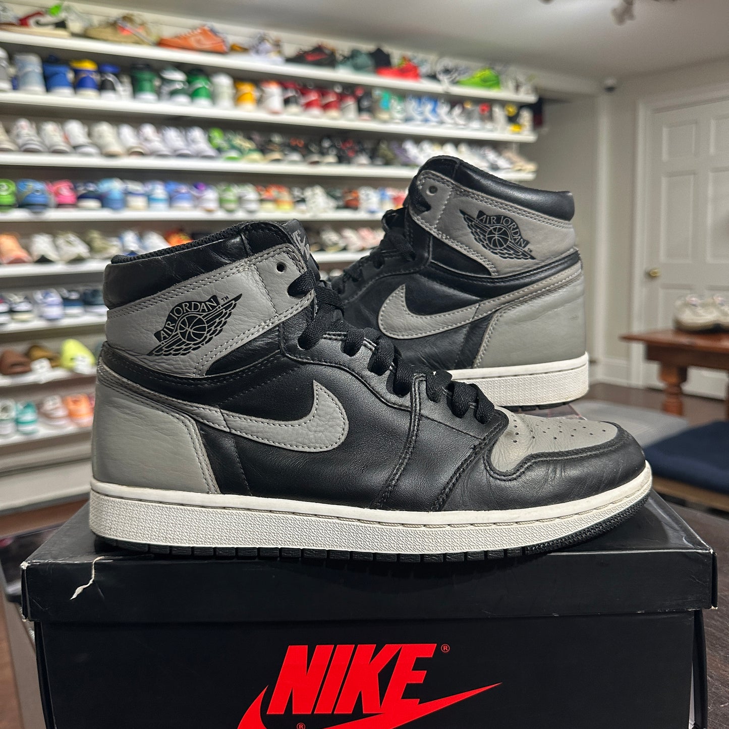 *USED* Jordan 1 Retro Shadow  ( Size 9.5 )