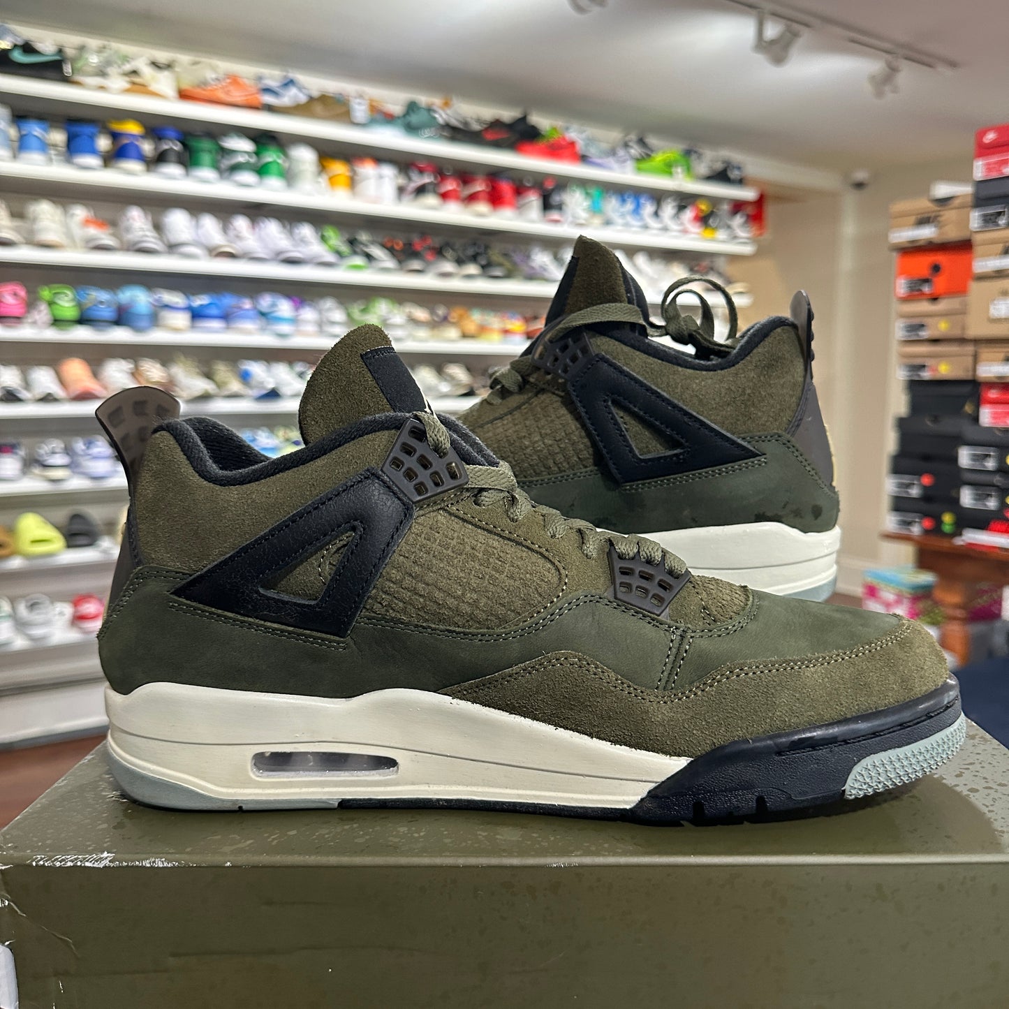 *USED* Jordan 4 Olive Craft (SIZE 11)