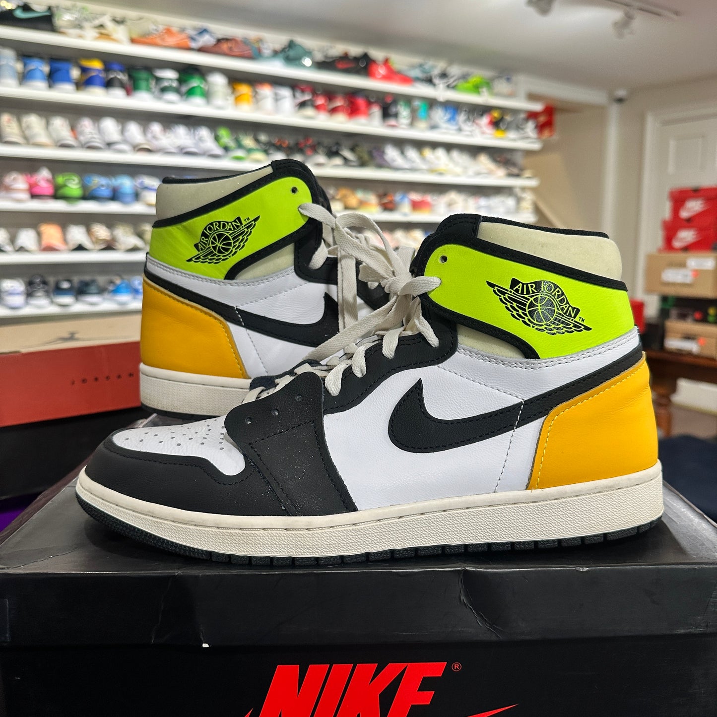 *USED* Jordan 1 Volt (Size 11)