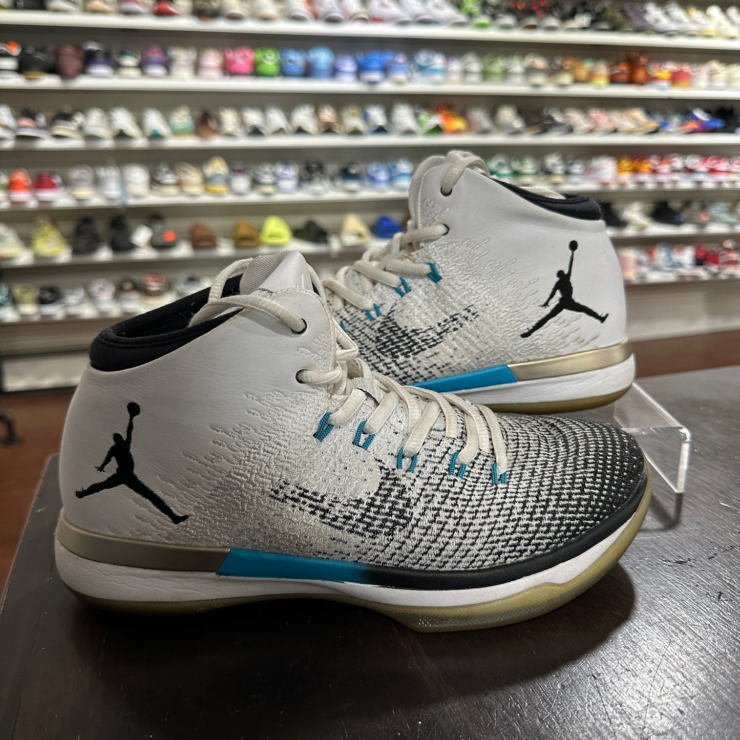 *USED* Air Jordan 31 N7 (size 5.5y or 6y)