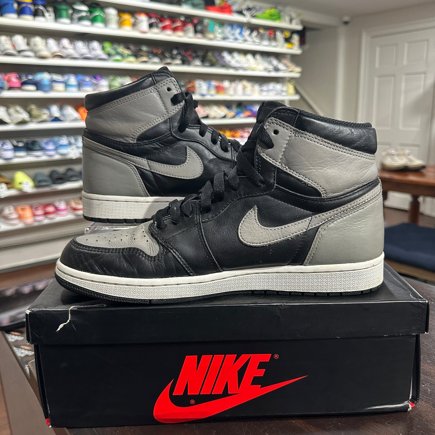 *USED* Jordan 1 Retro Shadow  ( Size 9.5 )