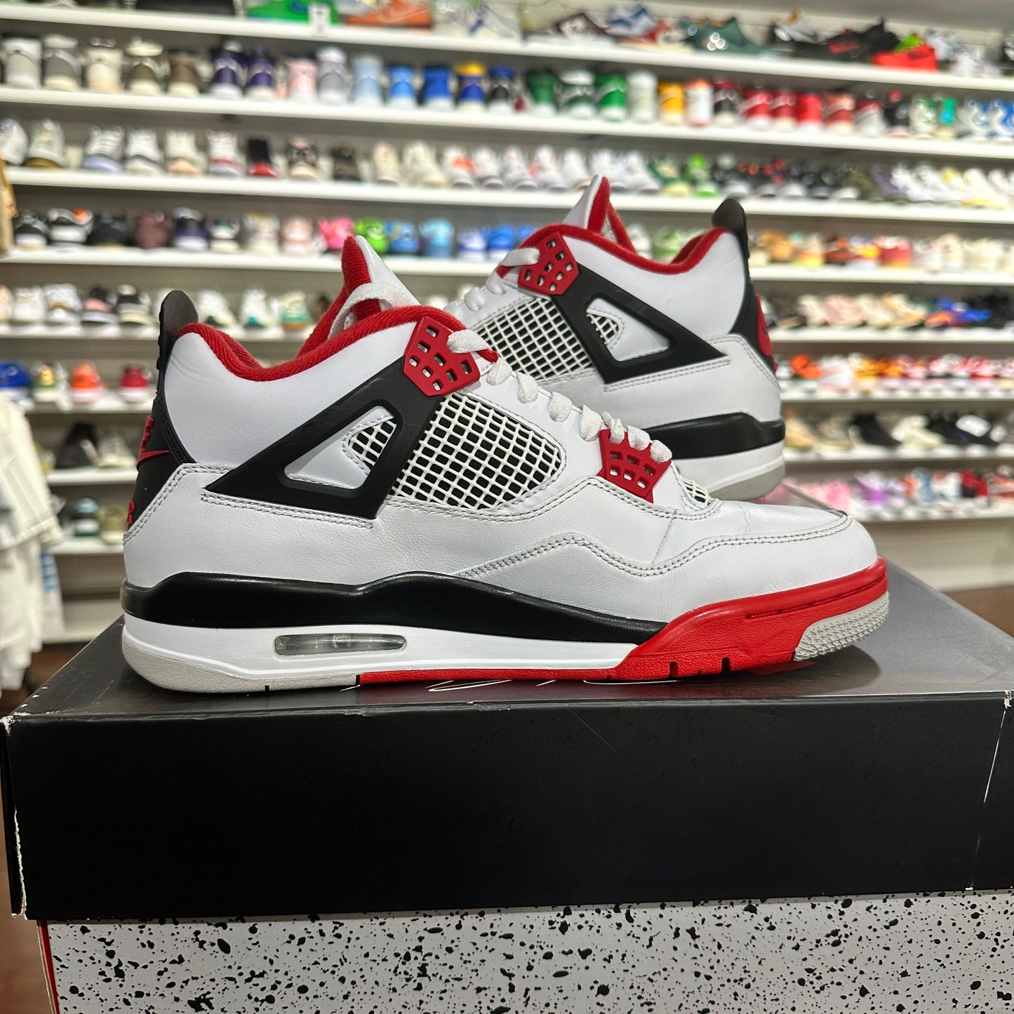*USED* Air Jordan 4 Fire Red (size 9.5)