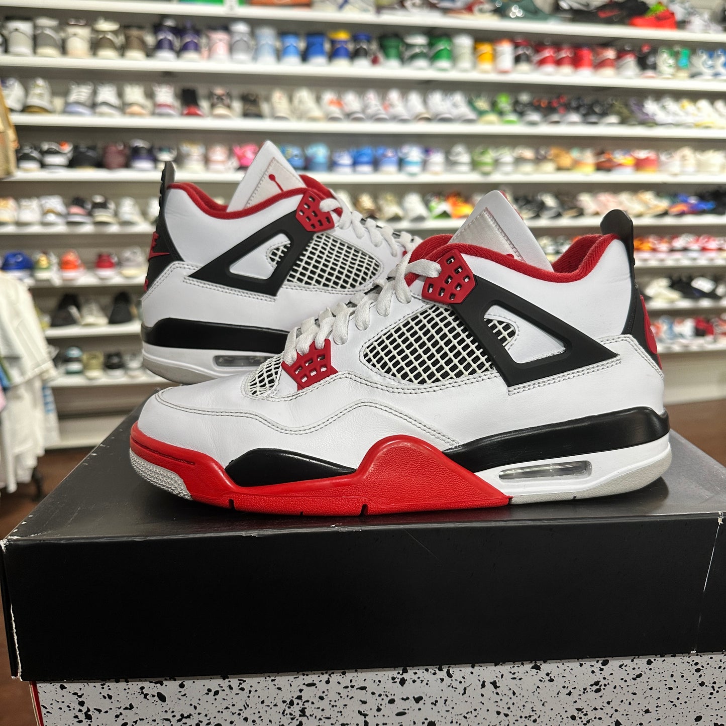 *USED* Air Jordan 4 Fire Red (size 9.5)