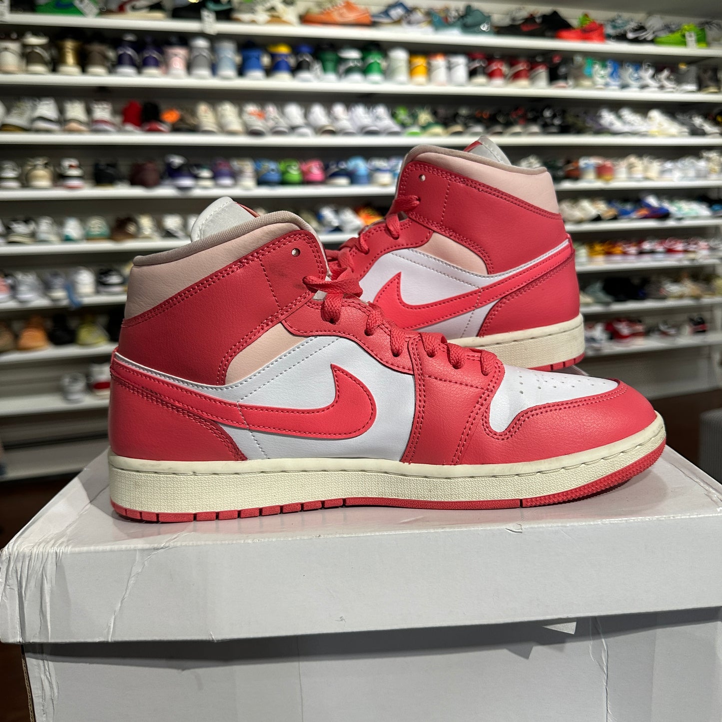 *USED* Jordan 1 Mid Strawberries and Cream (Size 9.5)