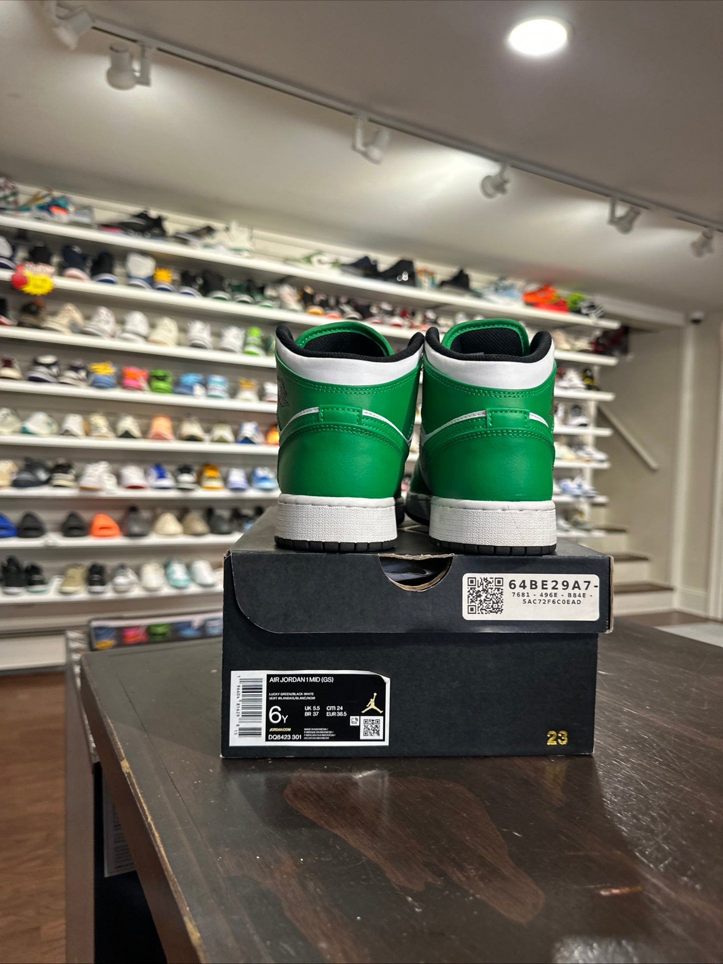 *USED* Jordan 1 Mid Lucky Green (size 6Y)
