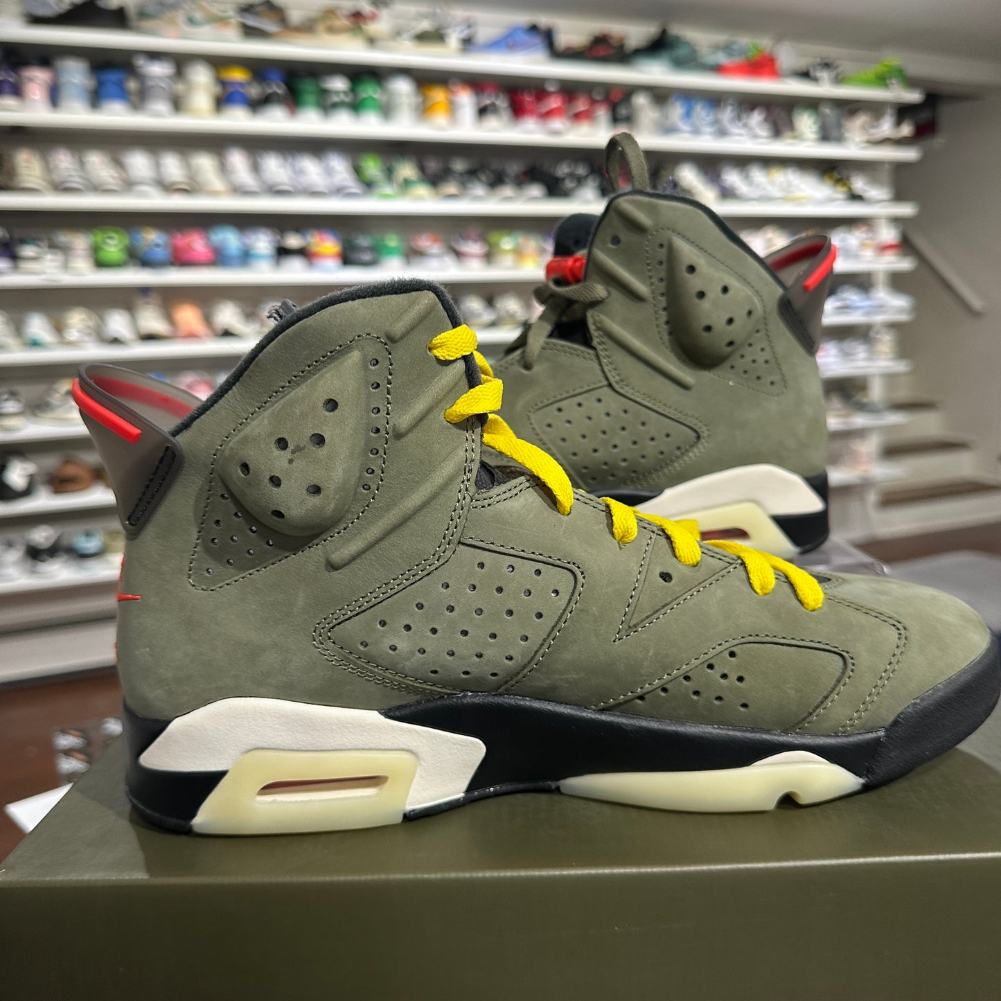 *USED* Jordan 6 Olive Travis Scott (Size 9.5)