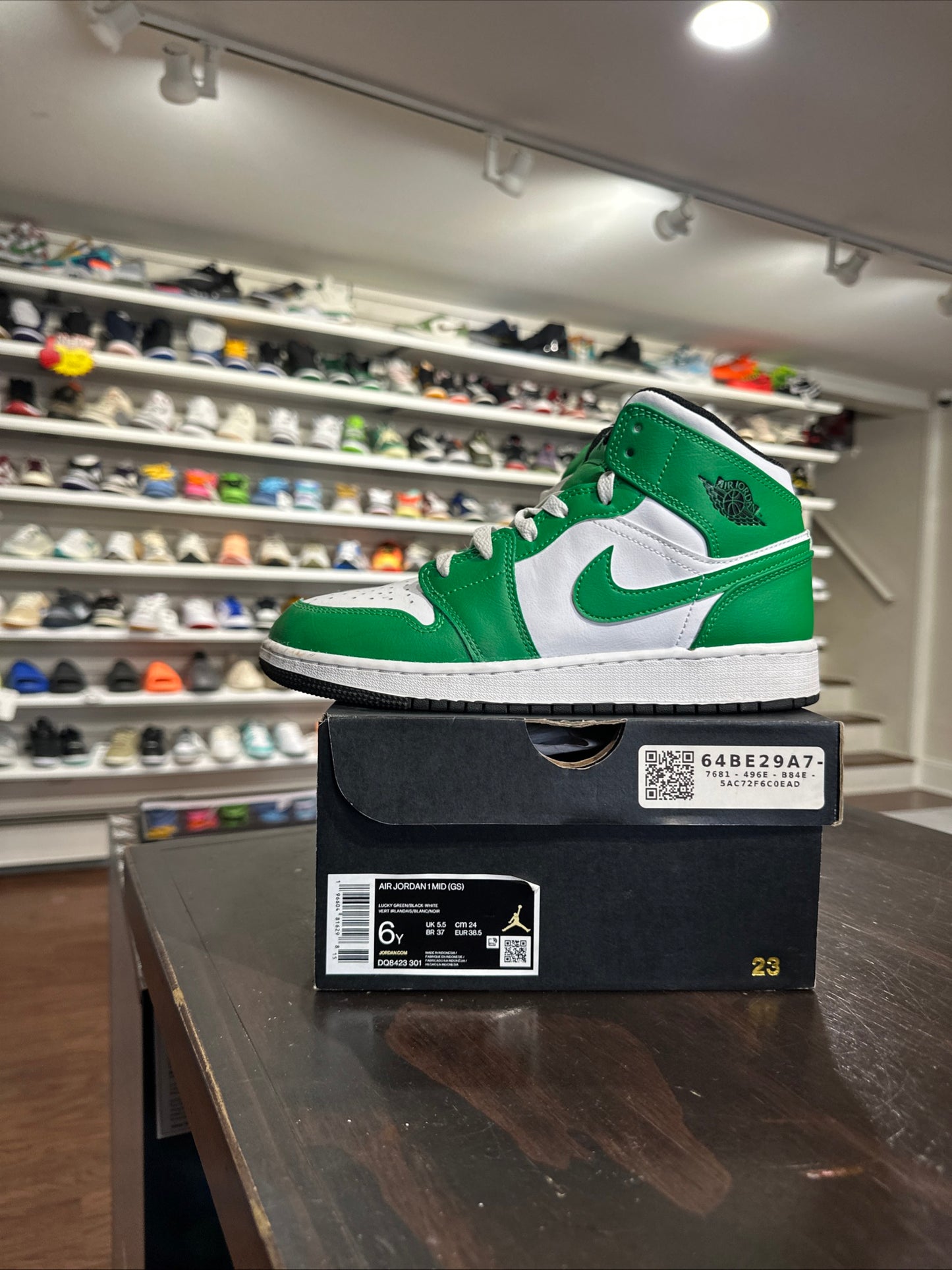 *USED* Jordan 1 Mid Lucky Green (size 6Y)