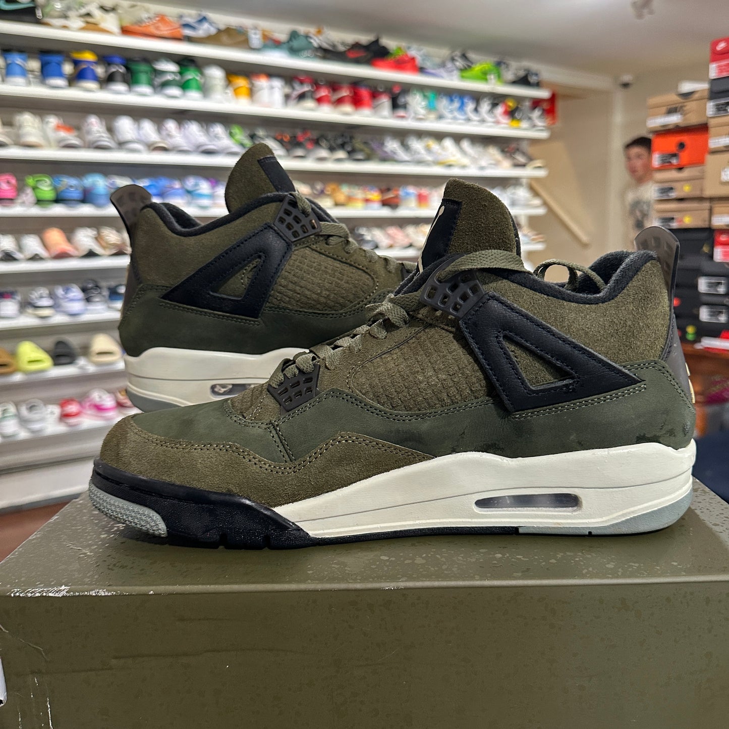 *USED* Jordan 4 Olive Craft (SIZE 11)