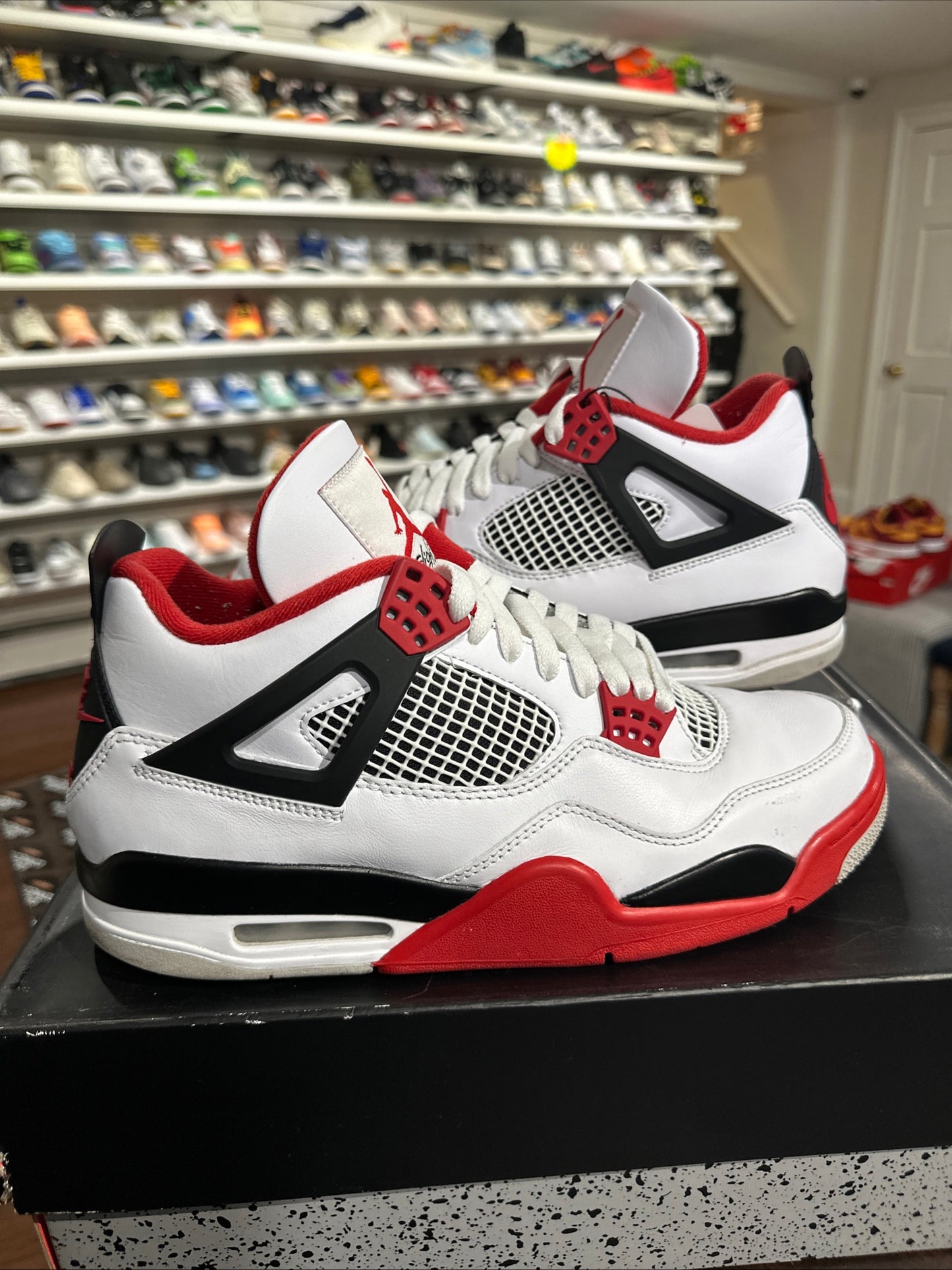*USED* Jordan 4 Fire Red (size 10)