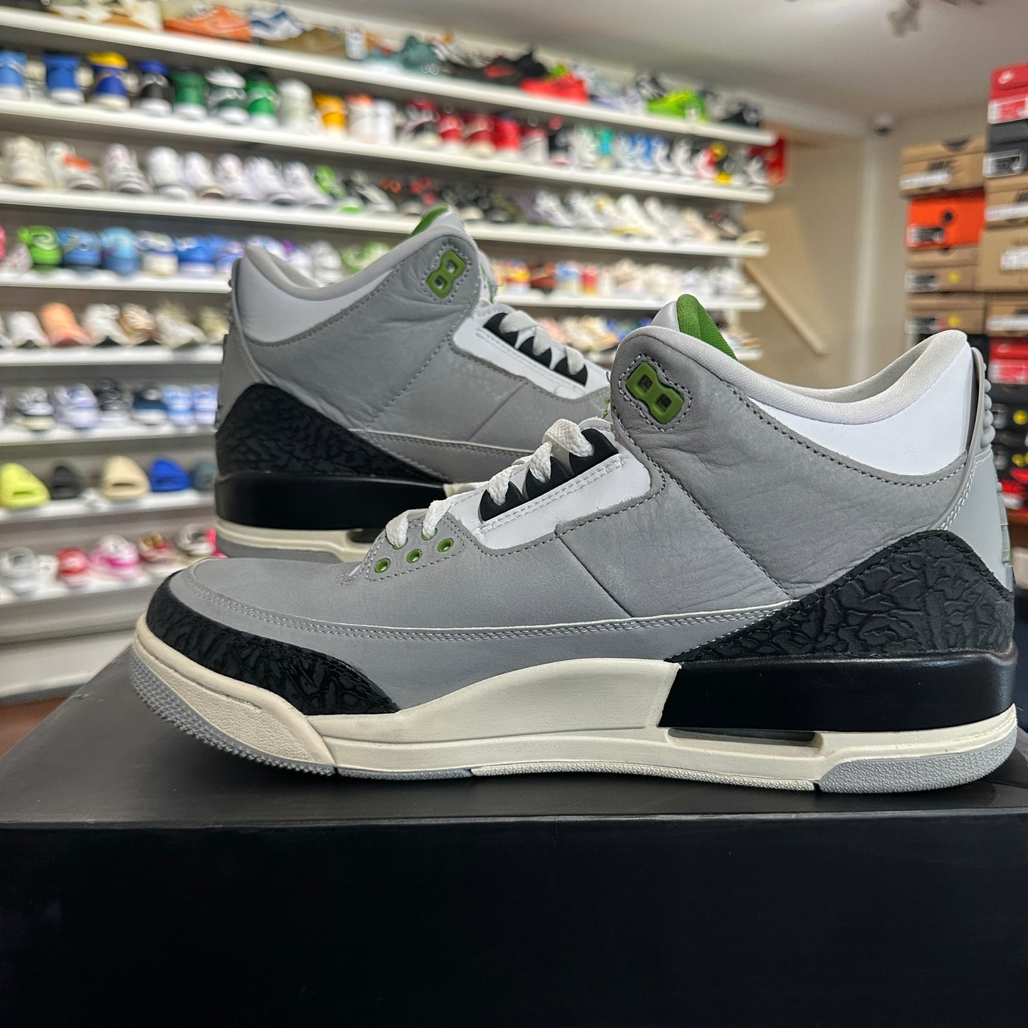 *USED* Jordan 3 Chlorophyll (size 11)