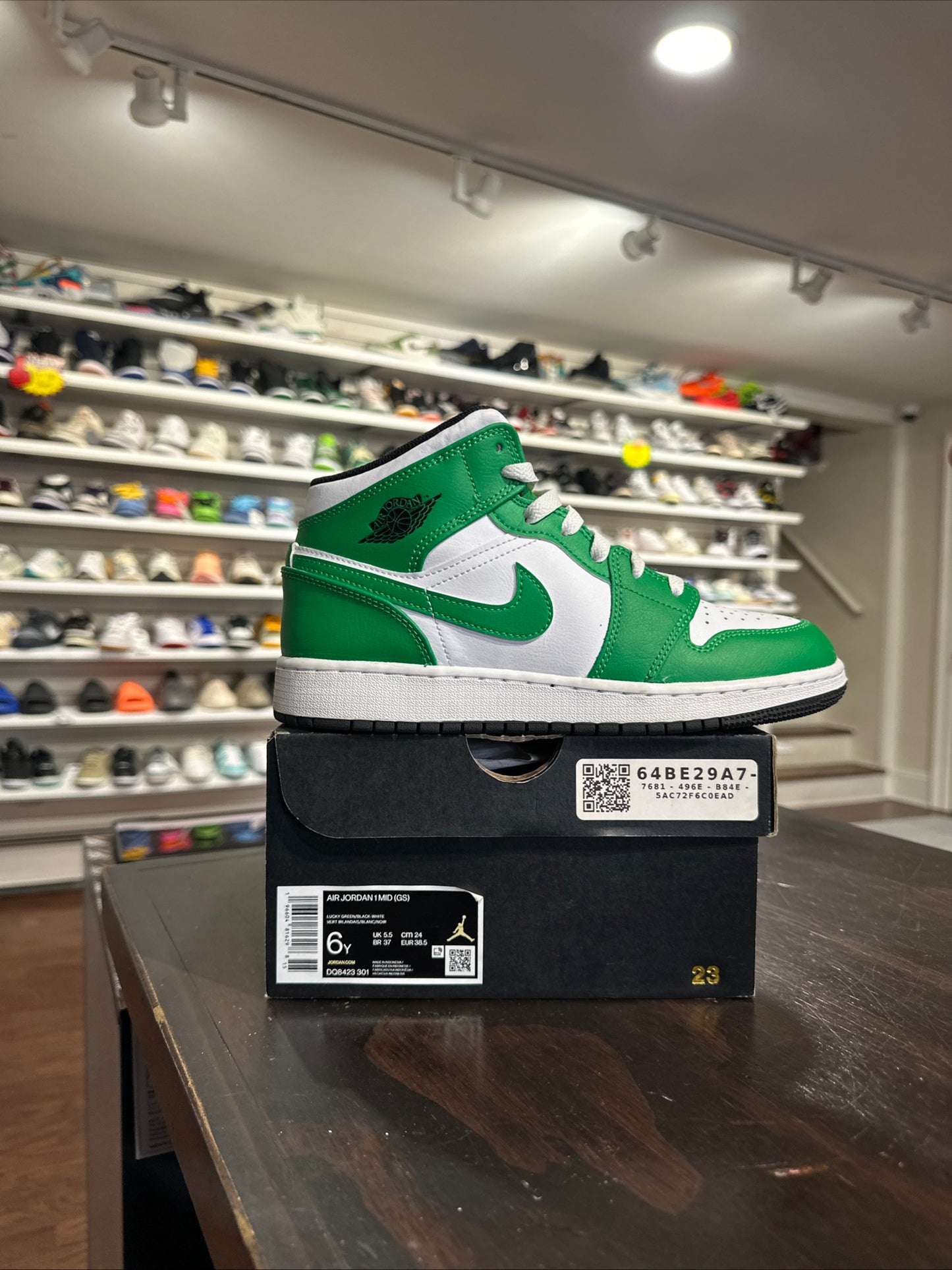 *USED* Jordan 1 Mid Lucky Green (size 6Y)